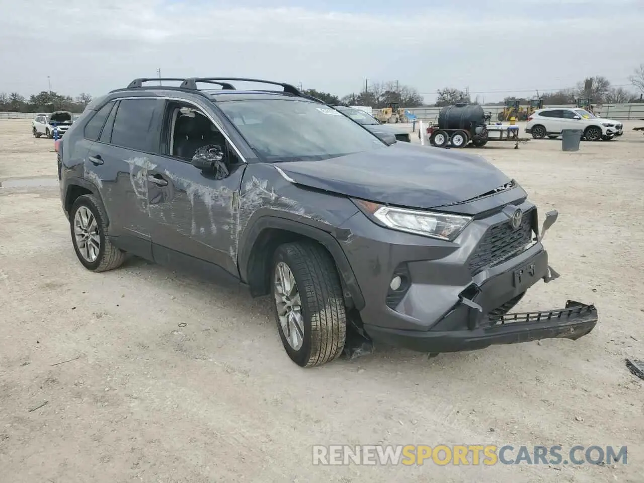 4 Photograph of a damaged car JTMC1RFV8LD060056 TOYOTA RAV4 2020