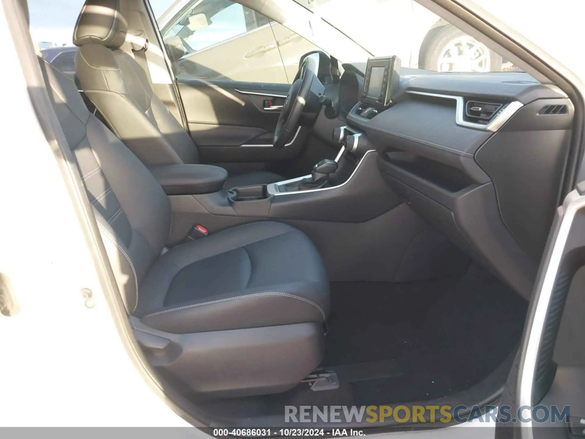 5 Photograph of a damaged car JTMC1RFVXLD517529 TOYOTA RAV4 2020