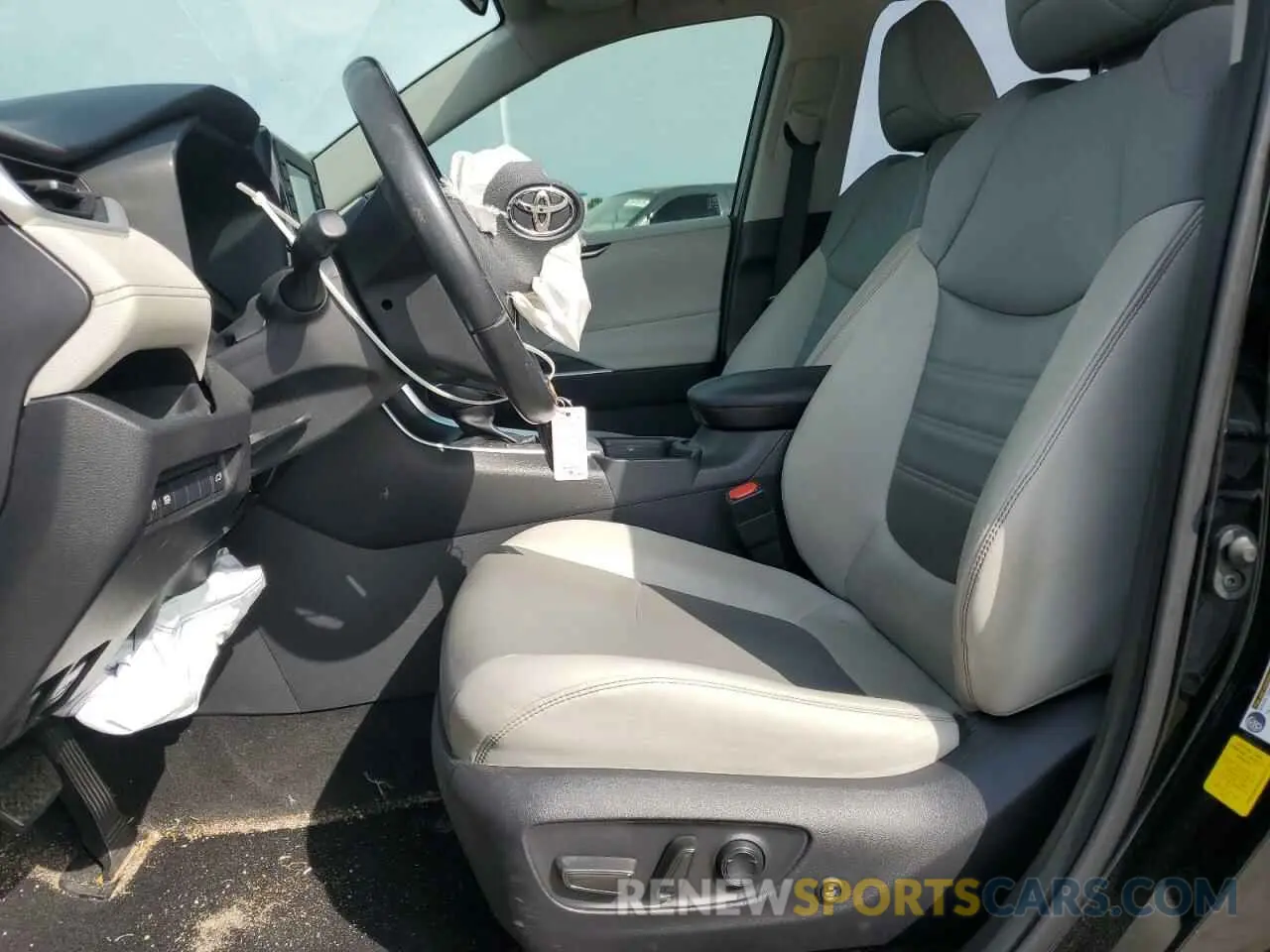 7 Photograph of a damaged car JTMC1RFVXLD517725 TOYOTA RAV4 2020