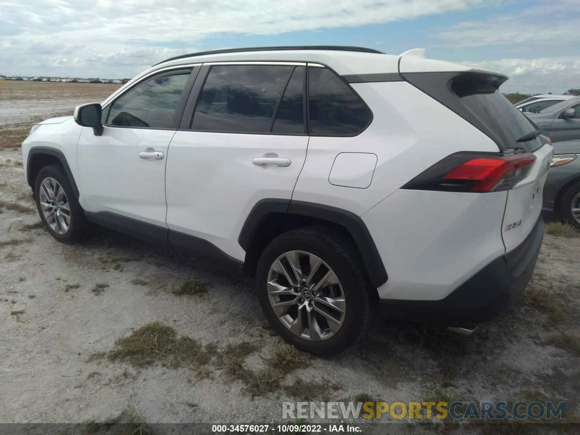 3 Photograph of a damaged car JTMC1RFVXLD518552 TOYOTA RAV4 2020