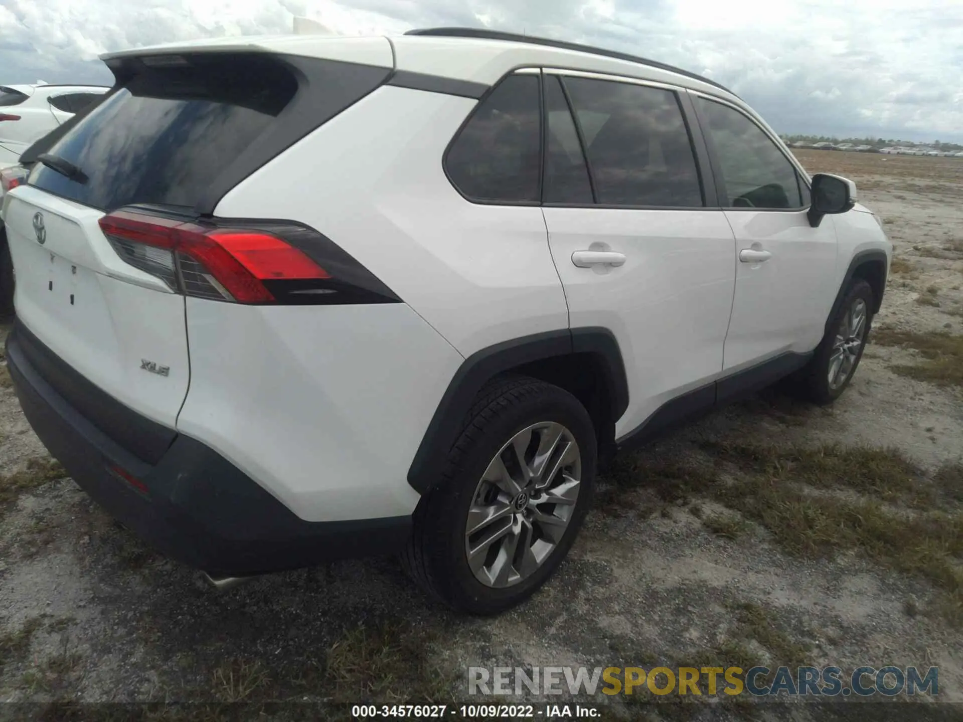 4 Photograph of a damaged car JTMC1RFVXLD518552 TOYOTA RAV4 2020
