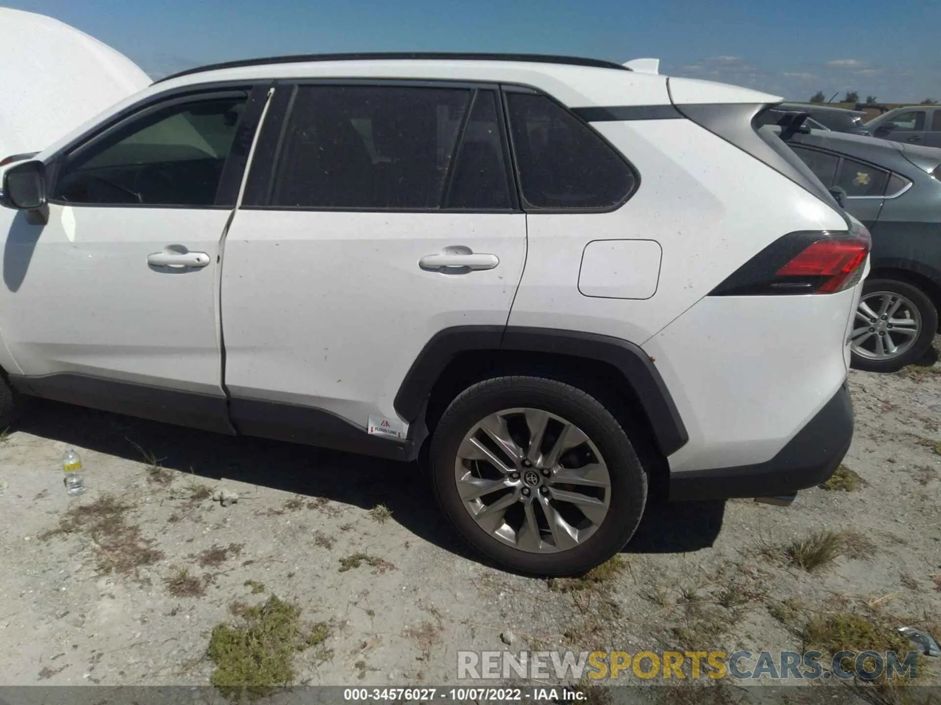 6 Photograph of a damaged car JTMC1RFVXLD518552 TOYOTA RAV4 2020