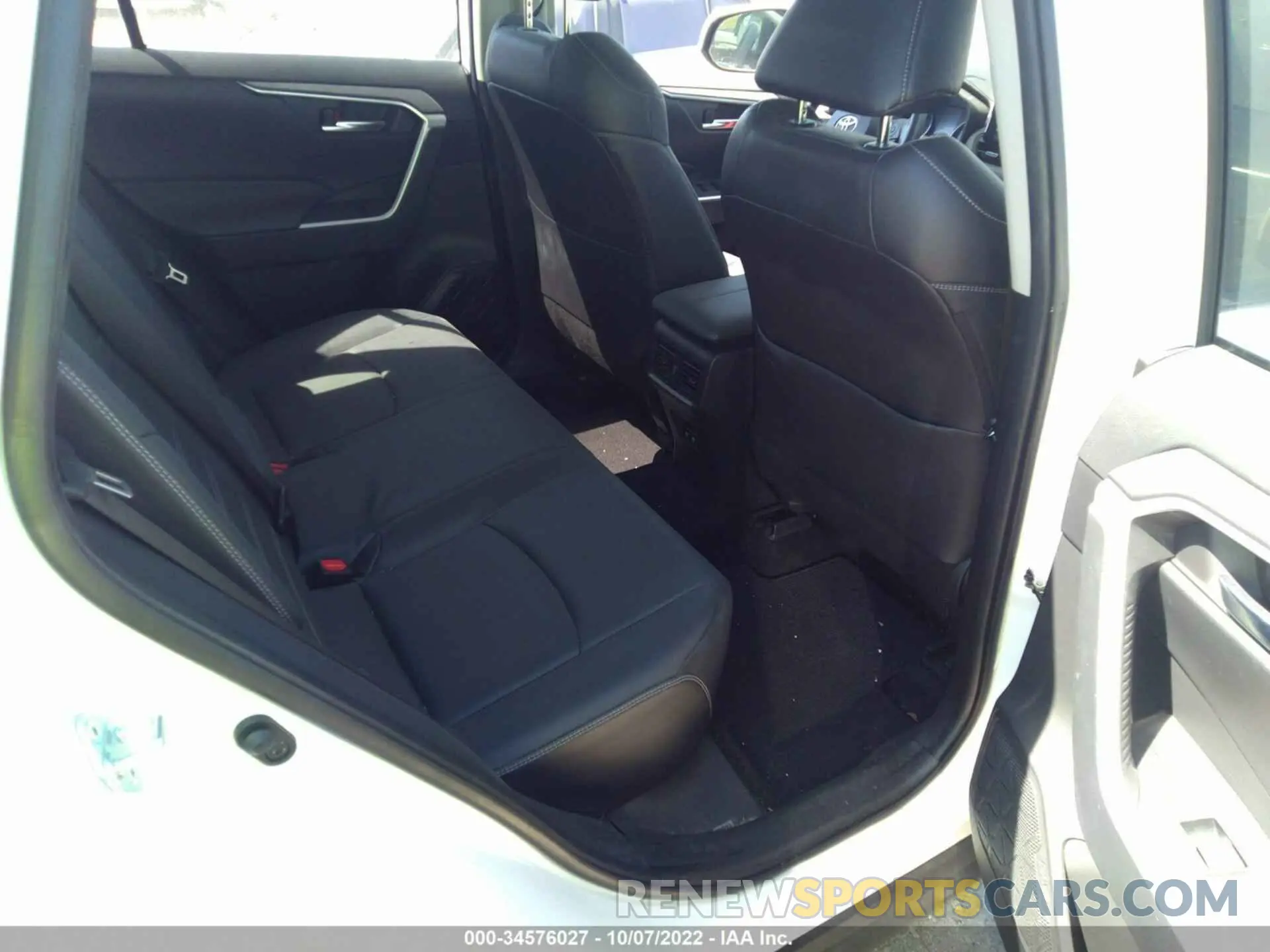 8 Photograph of a damaged car JTMC1RFVXLD518552 TOYOTA RAV4 2020