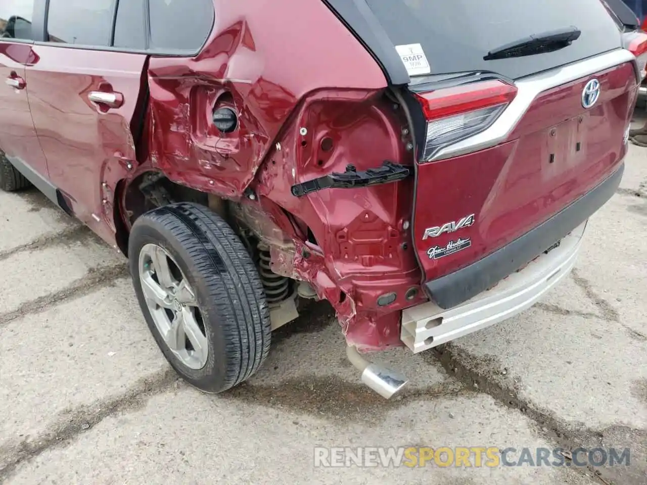 9 Photograph of a damaged car JTMD6RFV1LD005731 TOYOTA RAV4 2020