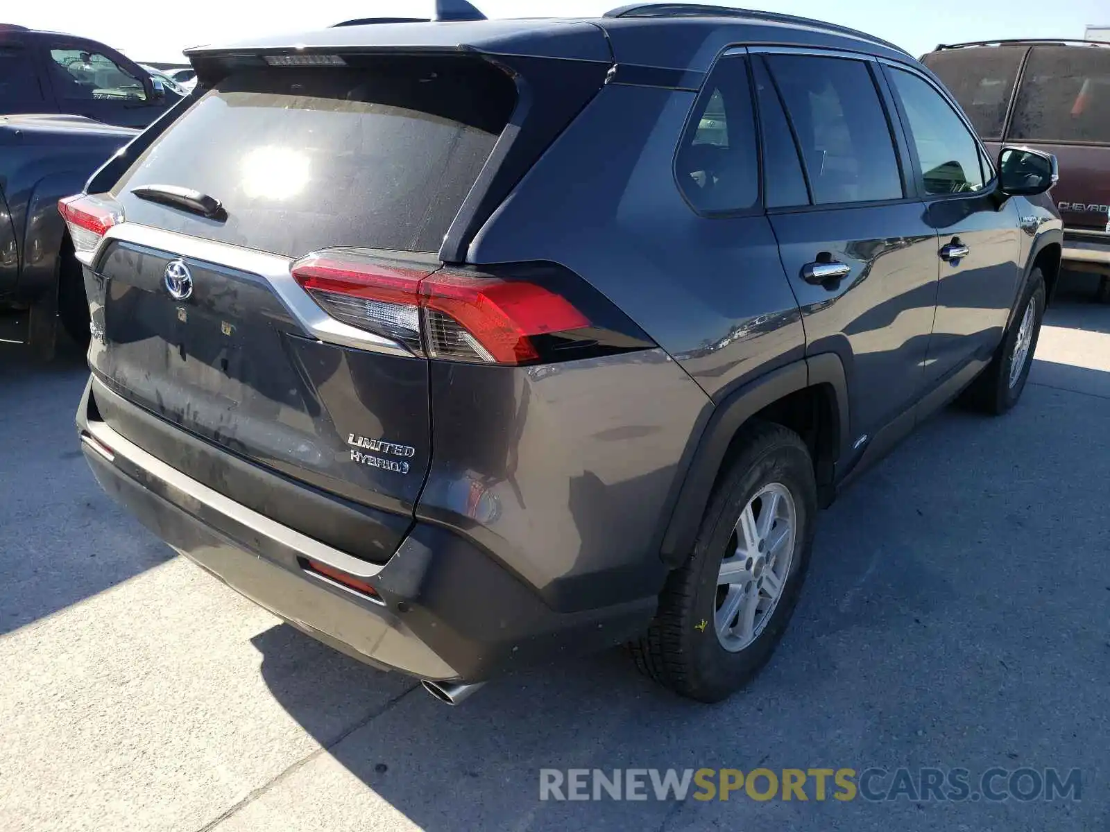 4 Photograph of a damaged car JTMD6RFV3LD001843 TOYOTA RAV4 2020