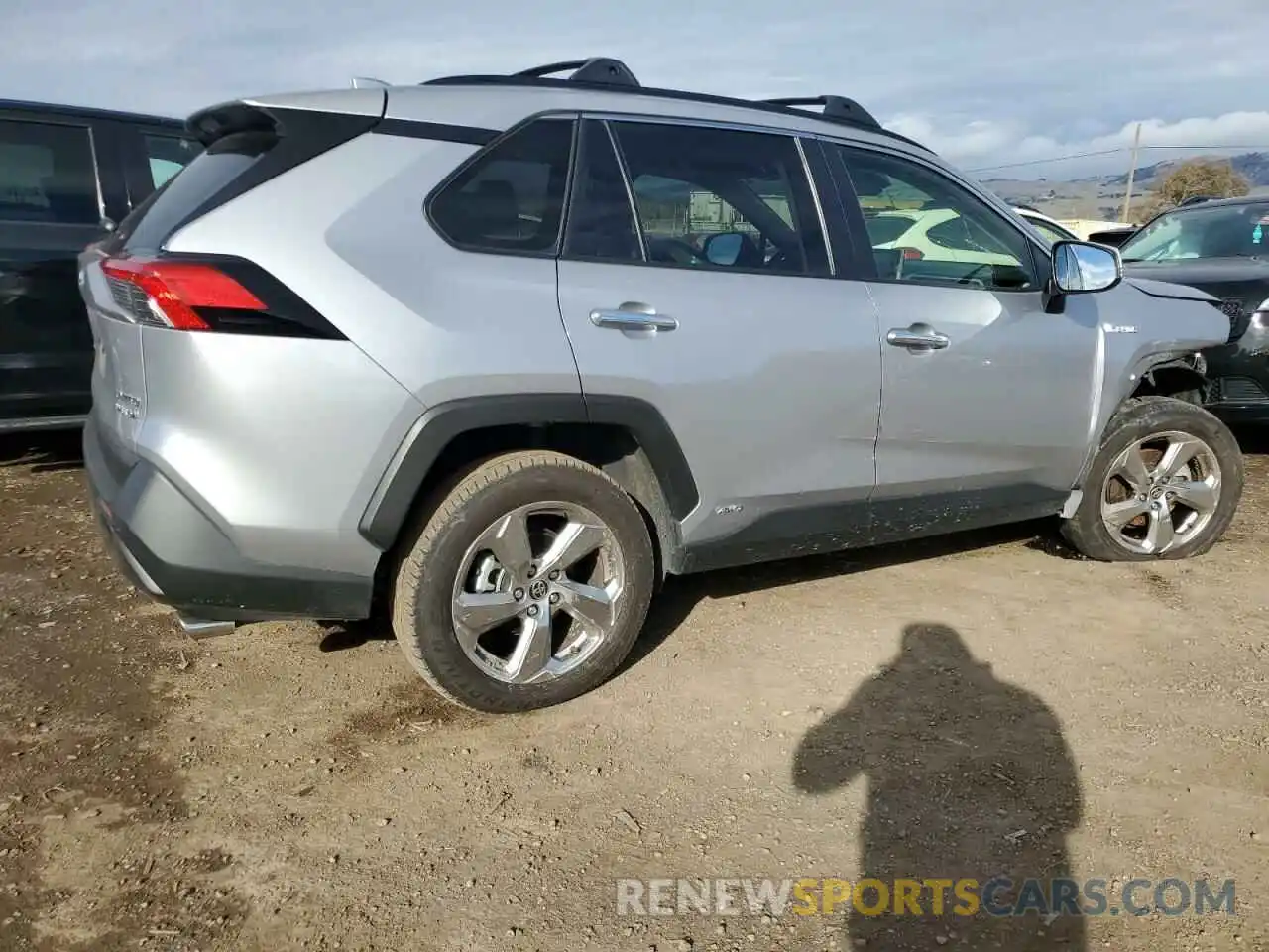 3 Photograph of a damaged car JTMD6RFV4LD006565 TOYOTA RAV4 2020