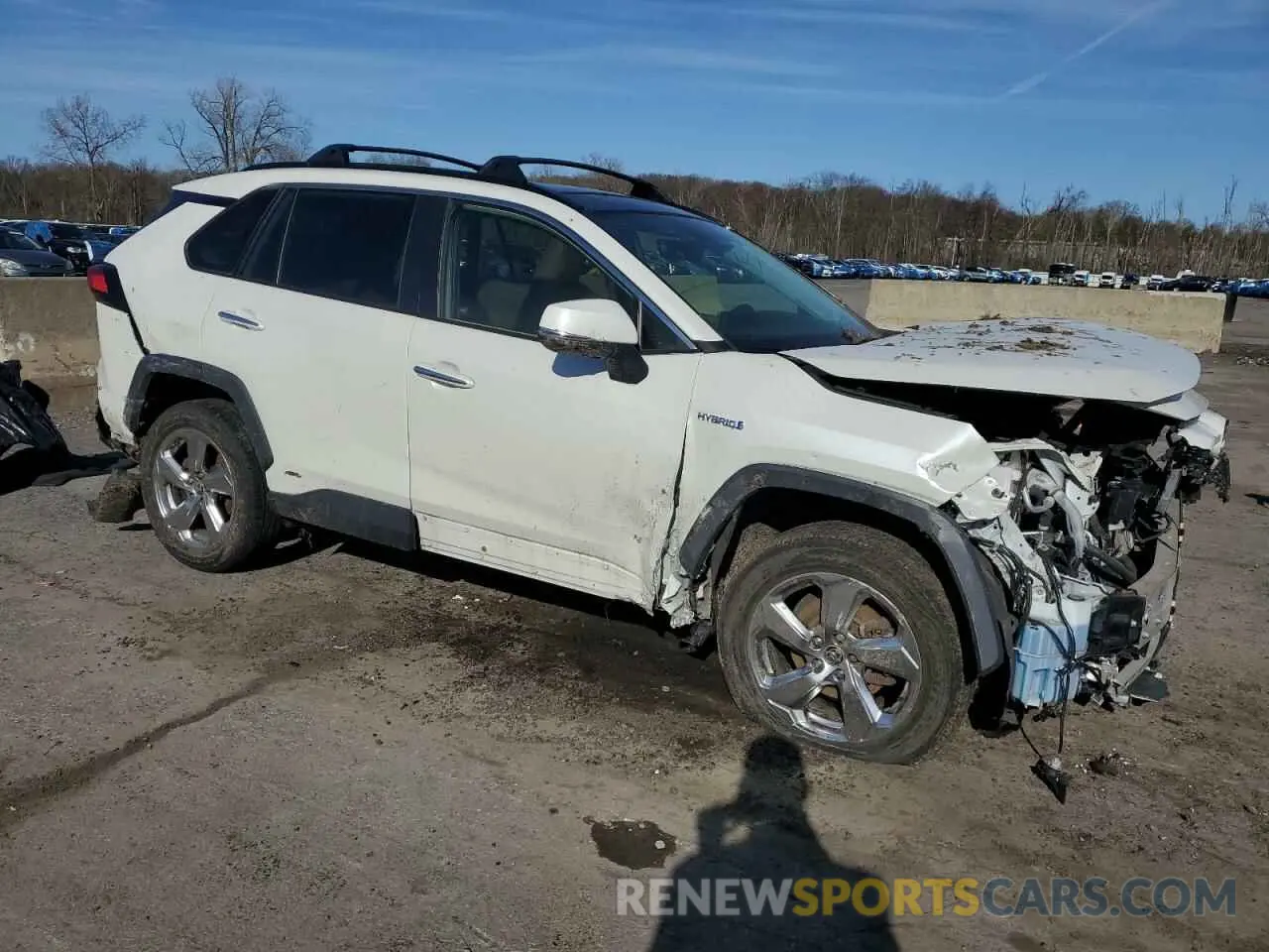 4 Photograph of a damaged car JTMD6RFV5LD006851 TOYOTA RAV4 2020