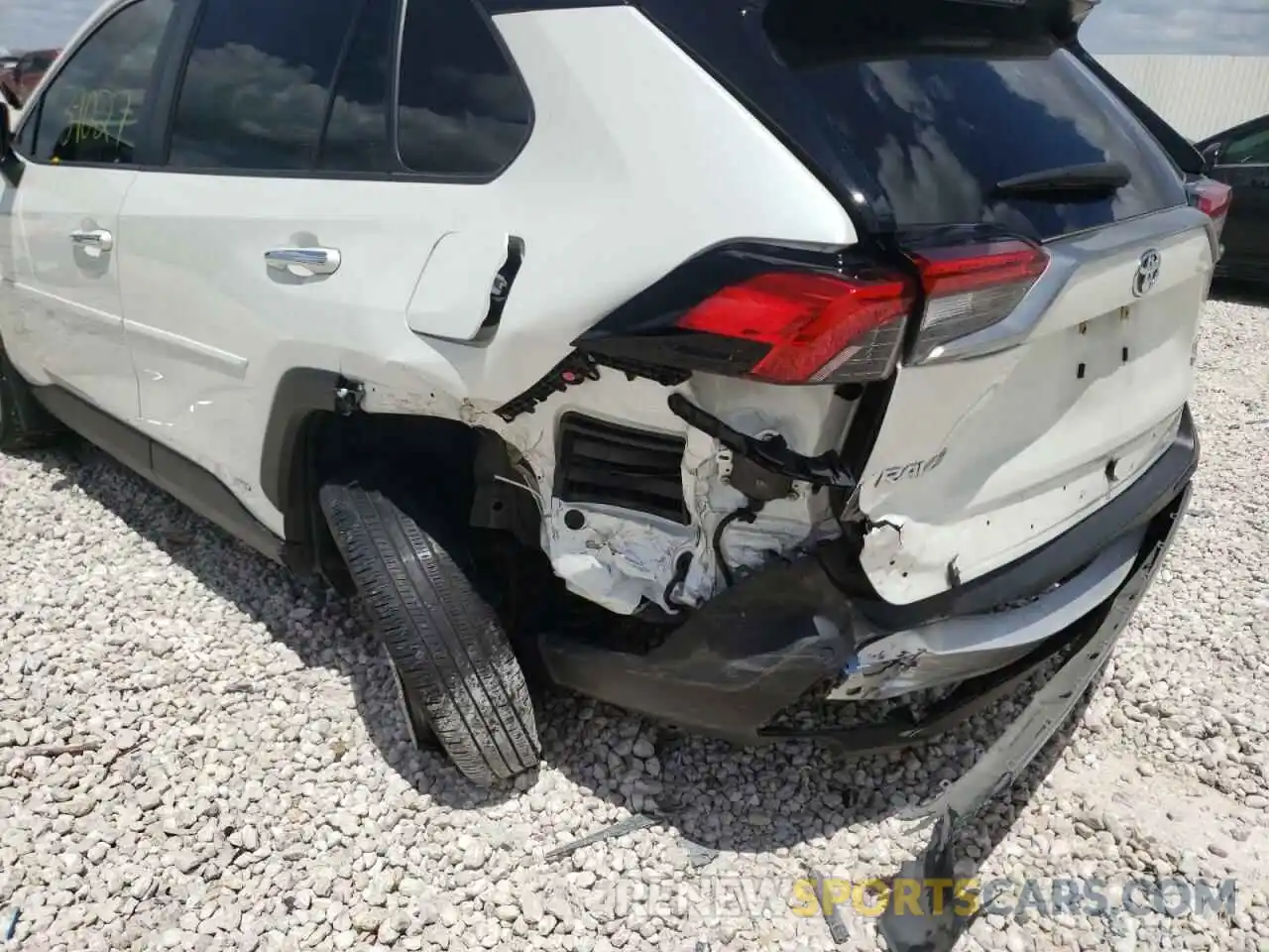 9 Photograph of a damaged car JTMDWRFV0LD069954 TOYOTA RAV4 2020