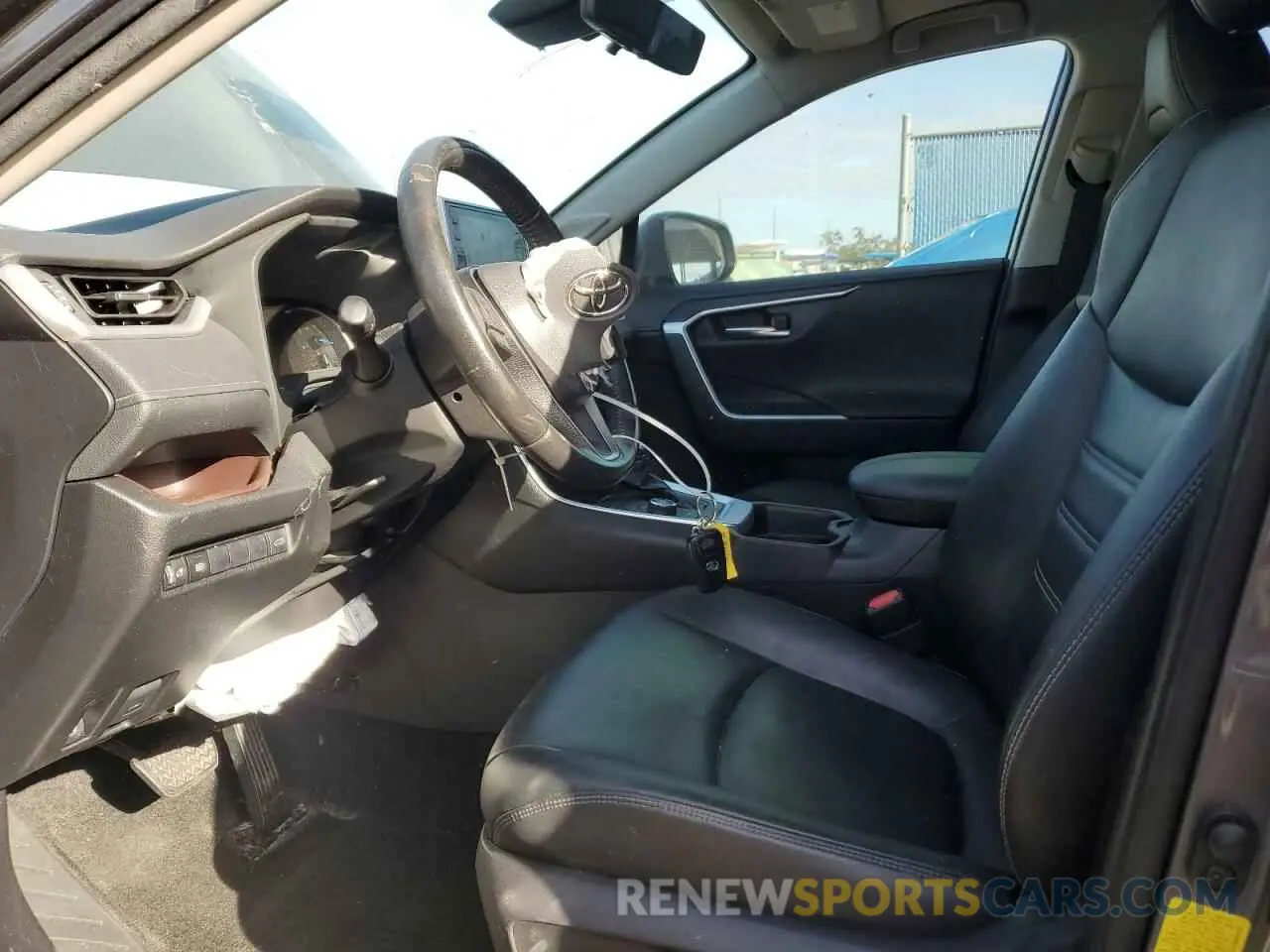 7 Photograph of a damaged car JTMDWRFV3LD069592 TOYOTA RAV4 2020
