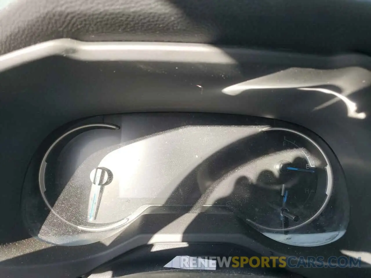 9 Photograph of a damaged car JTMDWRFV3LD069592 TOYOTA RAV4 2020