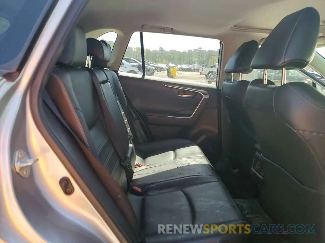 11 Photograph of a damaged car JTMDWRFV6LJ048608 TOYOTA RAV4 2020