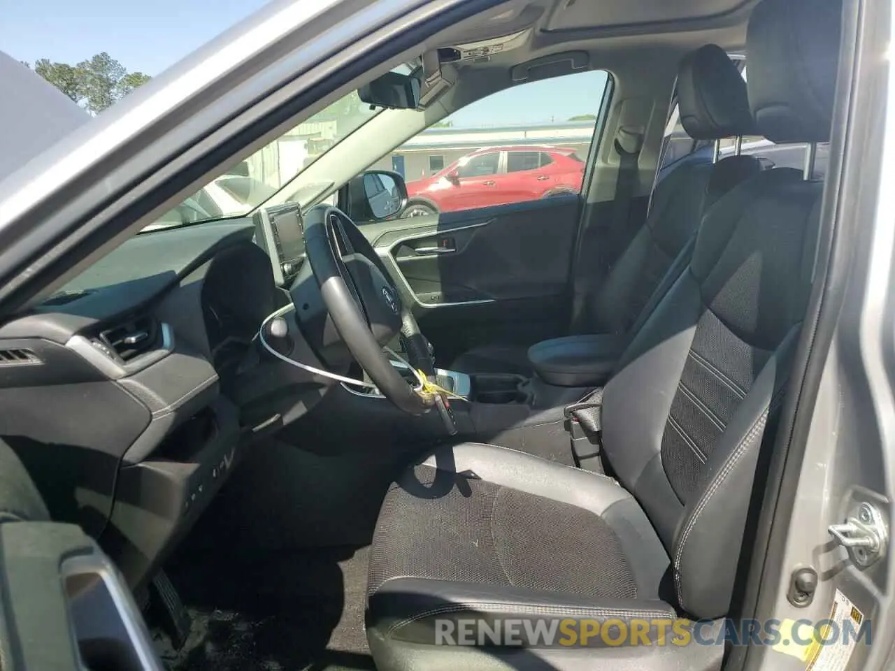 7 Photograph of a damaged car JTMDWRFV6LJ048608 TOYOTA RAV4 2020