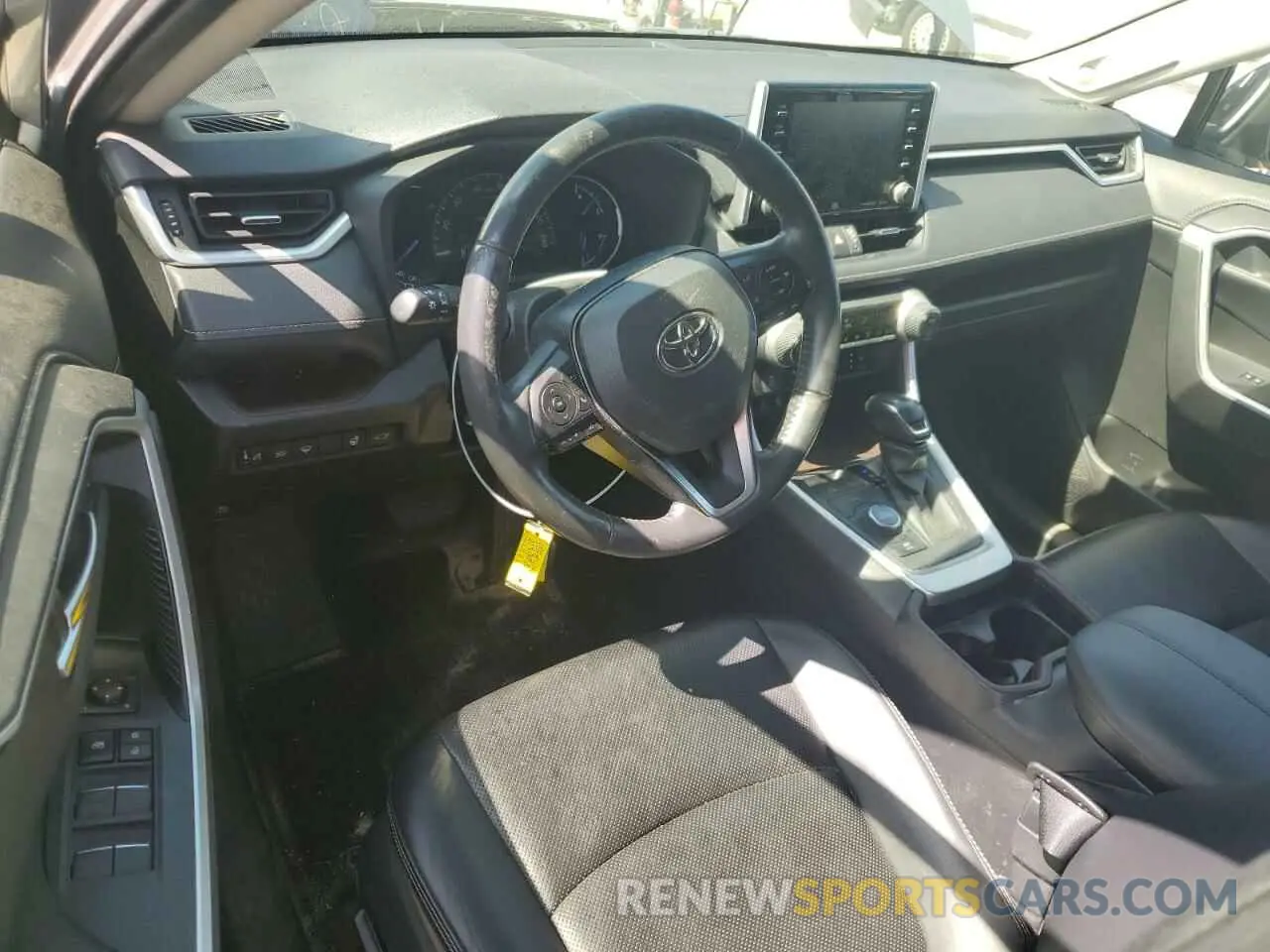 8 Photograph of a damaged car JTMDWRFV6LJ048608 TOYOTA RAV4 2020