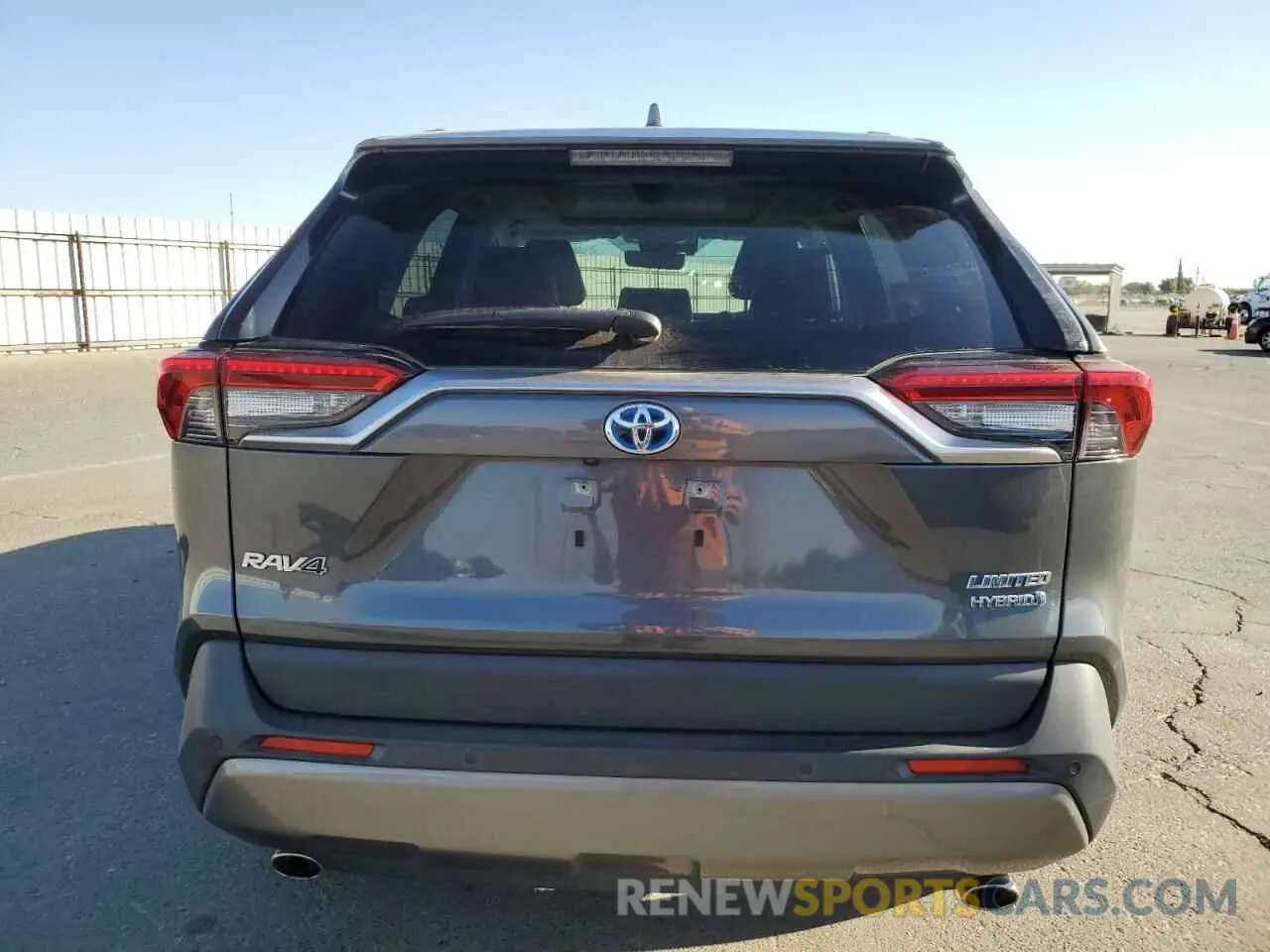 6 Photograph of a damaged car JTMDWRFV7LD531510 TOYOTA RAV4 2020