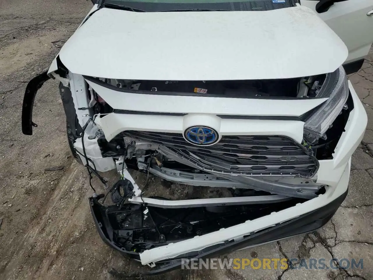 12 Photograph of a damaged car JTMDWRFV9LD058192 TOYOTA RAV4 2020