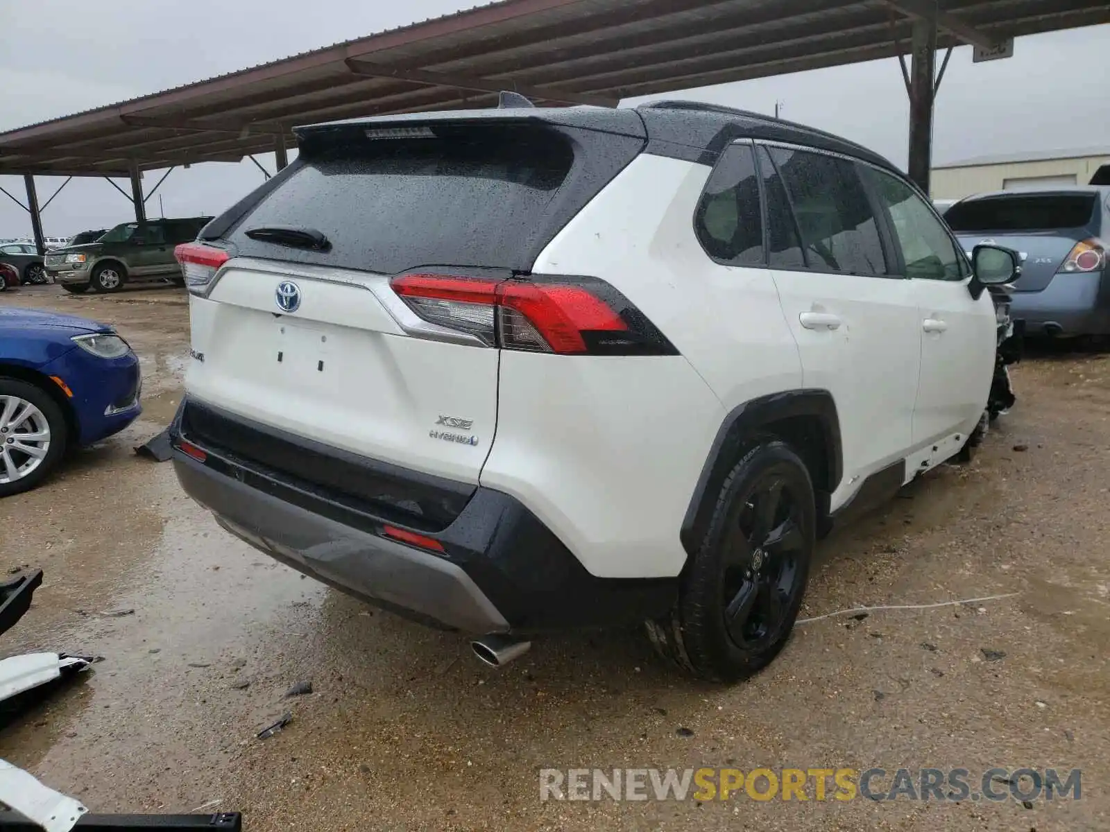 4 Photograph of a damaged car JTME6RFV0LD503021 TOYOTA RAV4 2020