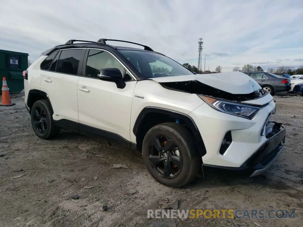 4 Photograph of a damaged car JTME6RFV0LJ001739 TOYOTA RAV4 2020