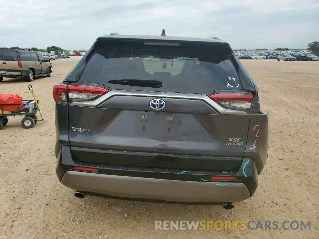 6 Photograph of a damaged car JTME6RFV6LD501595 TOYOTA RAV4 2020