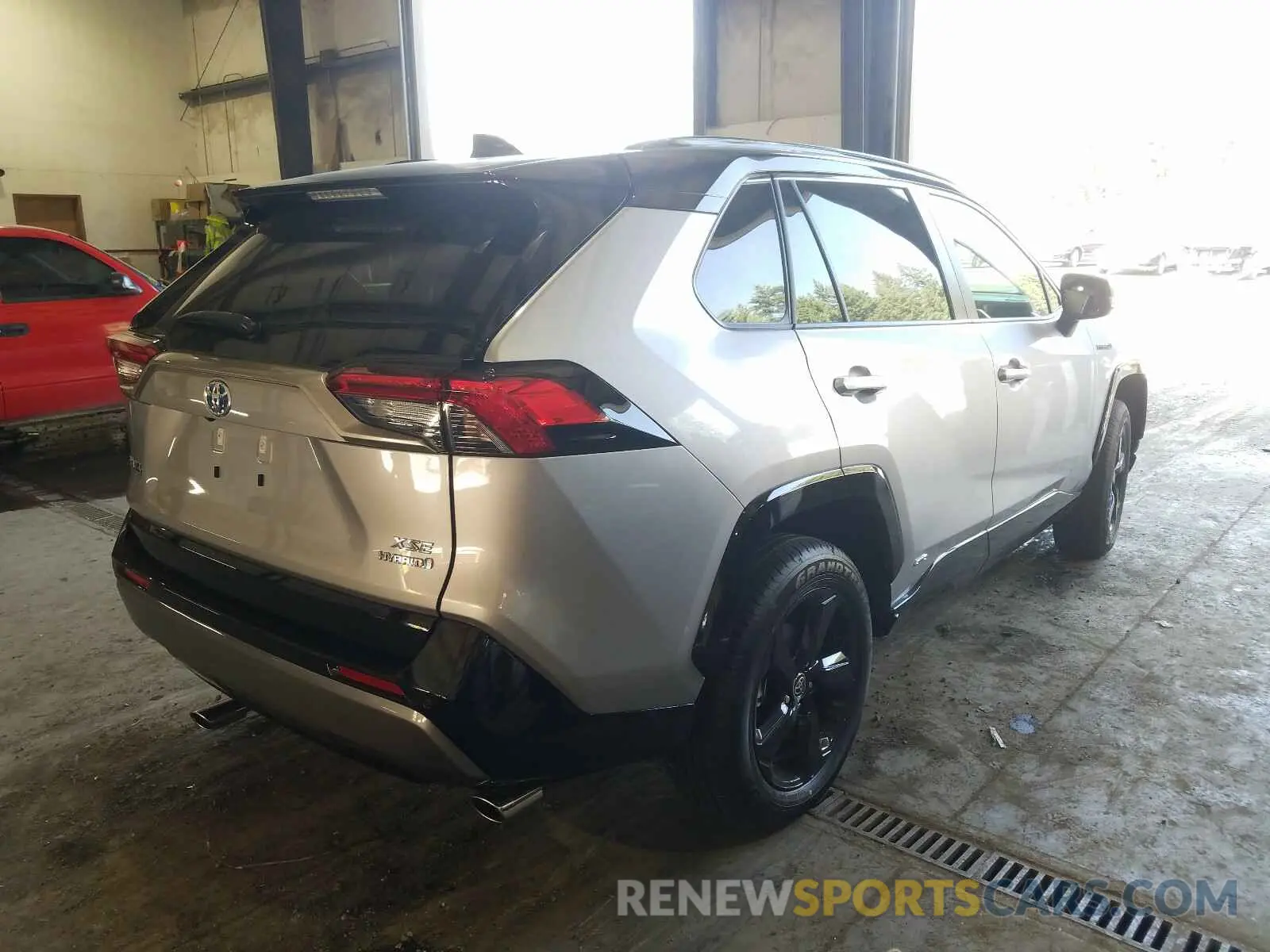4 Photograph of a damaged car JTME6RFV9LD501994 TOYOTA RAV4 2020