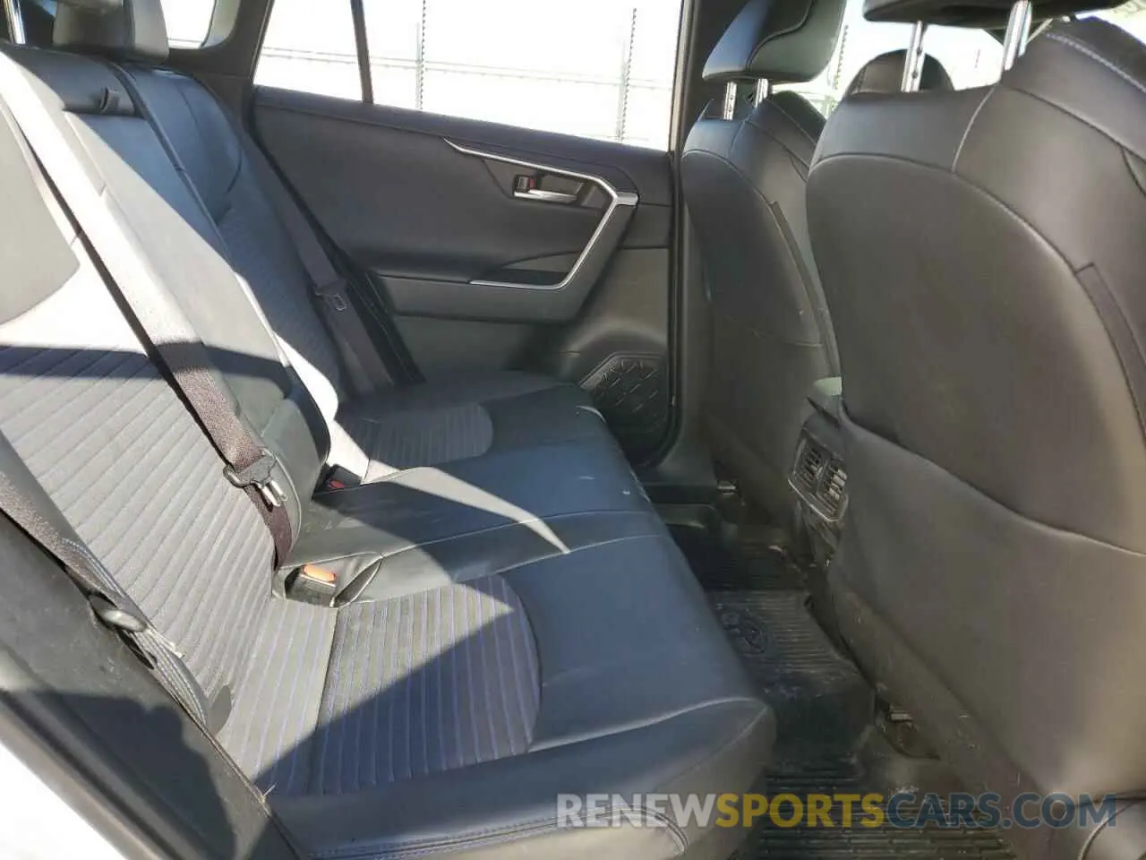 11 Photograph of a damaged car JTMEWRFV1LD538182 TOYOTA RAV4 2020