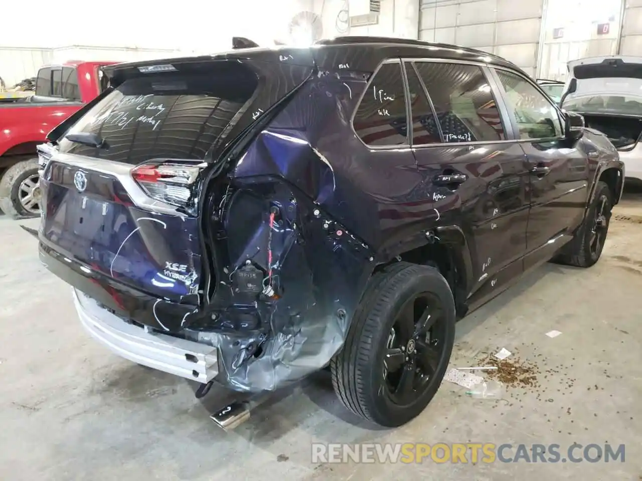 4 Photograph of a damaged car JTMEWRFV1LJ042932 TOYOTA RAV4 2020