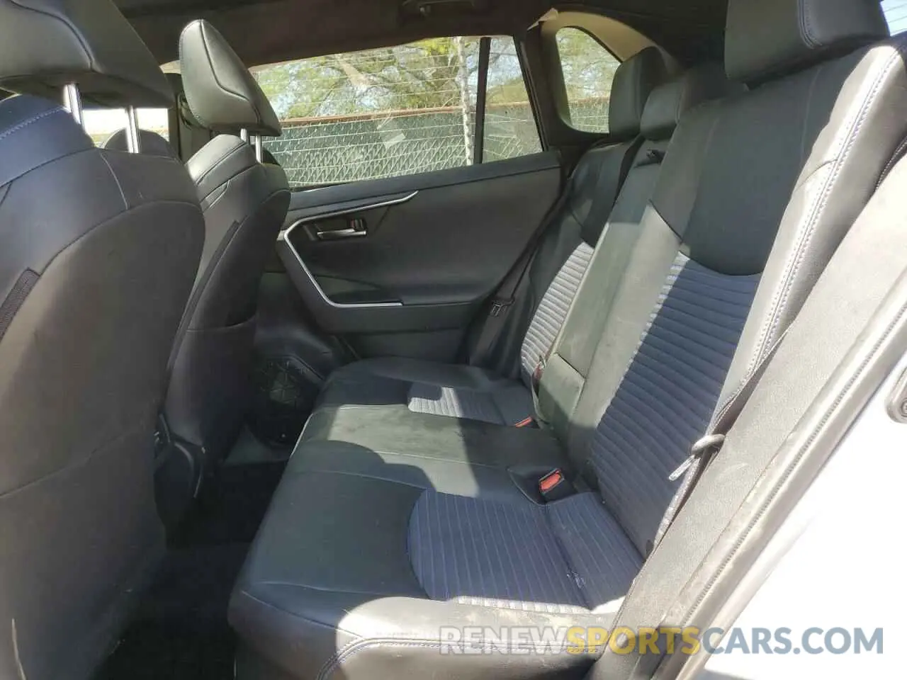 11 Photograph of a damaged car JTMEWRFV2LD533623 TOYOTA RAV4 2020