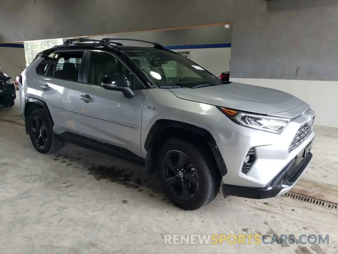 4 Photograph of a damaged car JTMEWRFV2LJ041224 TOYOTA RAV4 2020