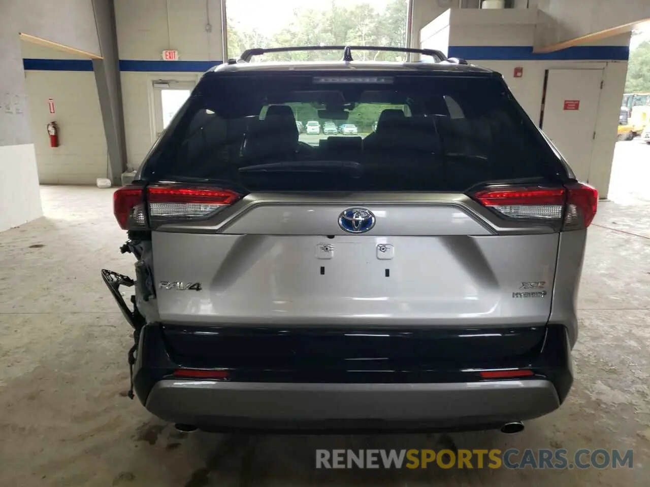 6 Photograph of a damaged car JTMEWRFV2LJ041224 TOYOTA RAV4 2020