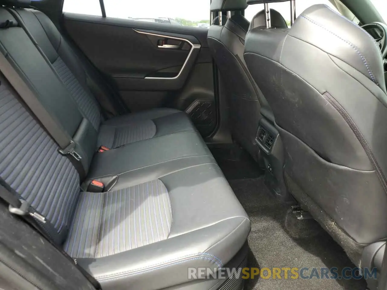 11 Photograph of a damaged car JTMEWRFV3LJ031687 TOYOTA RAV4 2020