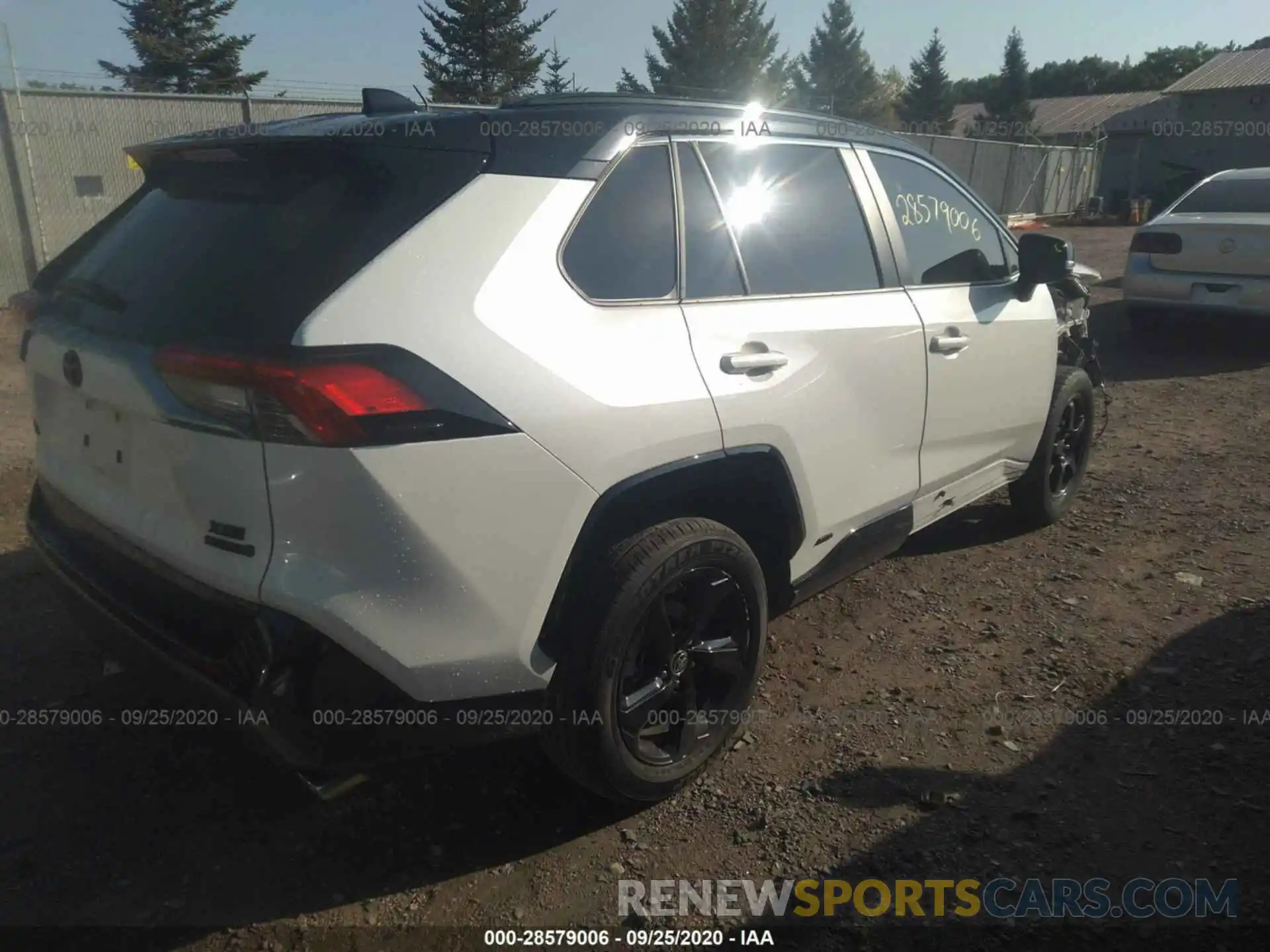 4 Photograph of a damaged car JTMEWRFV3LJ036453 TOYOTA RAV4 2020