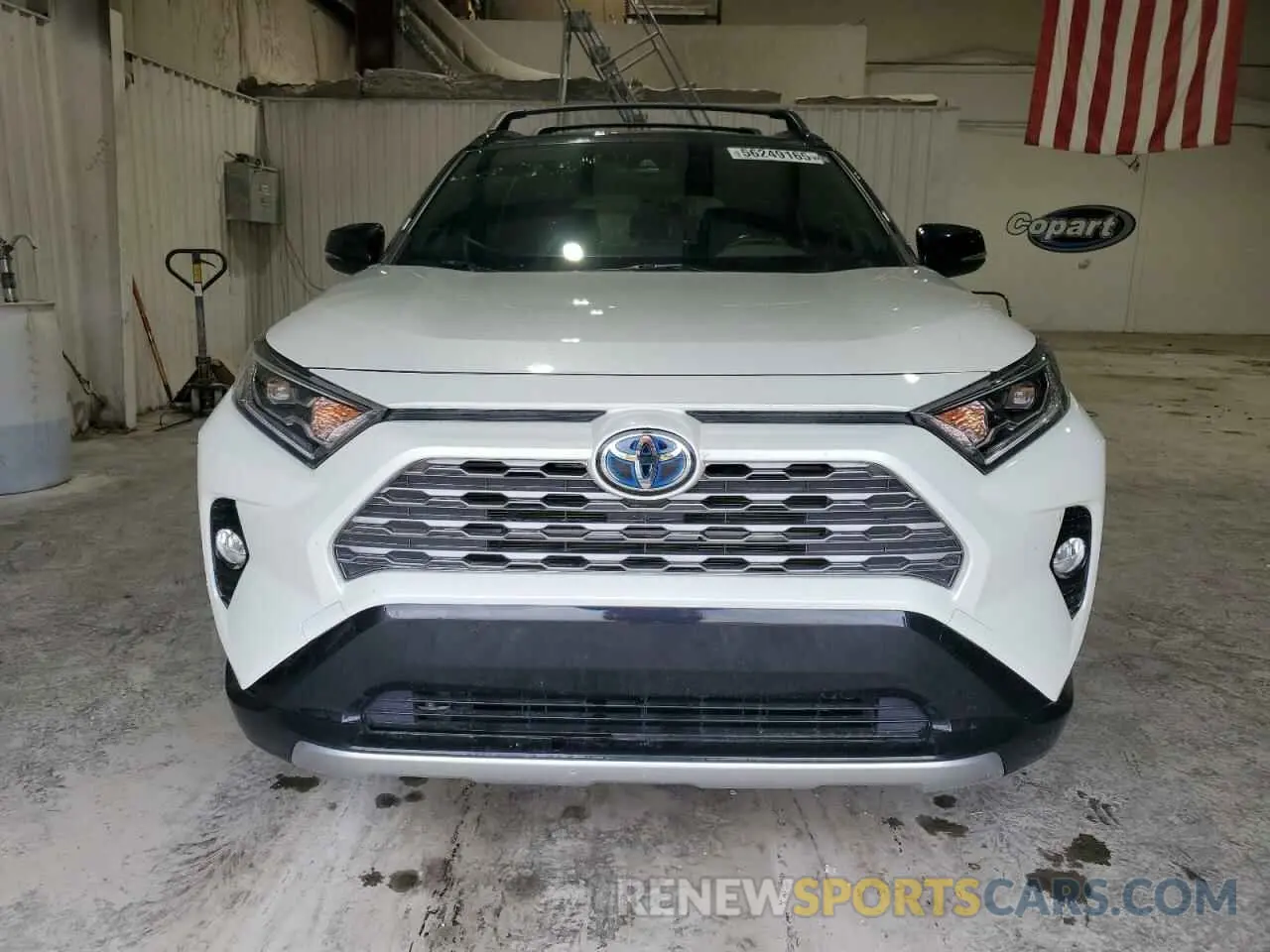 5 Photograph of a damaged car JTMEWRFV3LJ046643 TOYOTA RAV4 2020