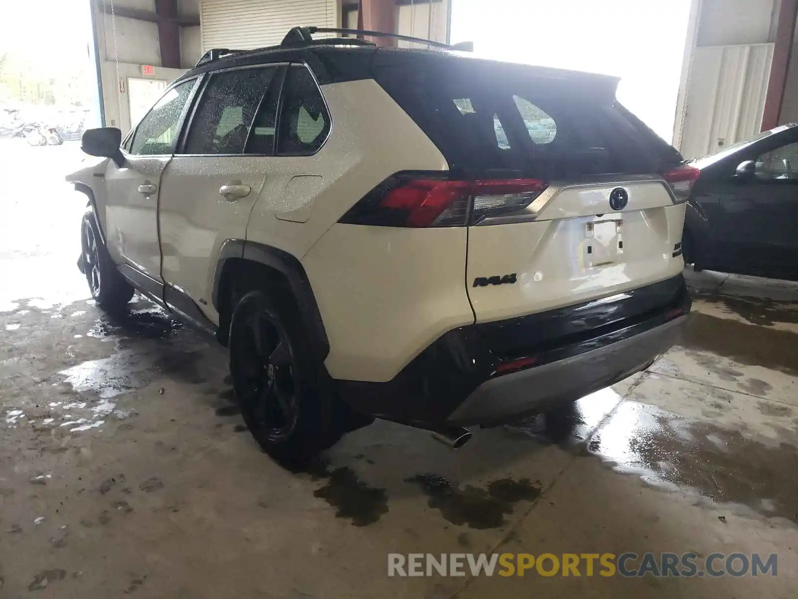 3 Photograph of a damaged car JTMEWRFV4LJ032556 TOYOTA RAV4 2020