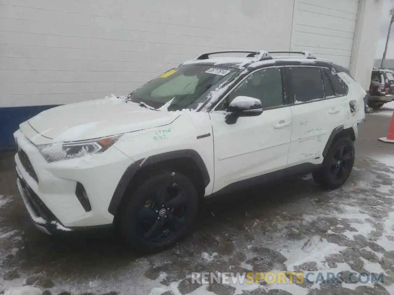 1 Photograph of a damaged car JTMEWRFV4LJ034954 TOYOTA RAV4 2020