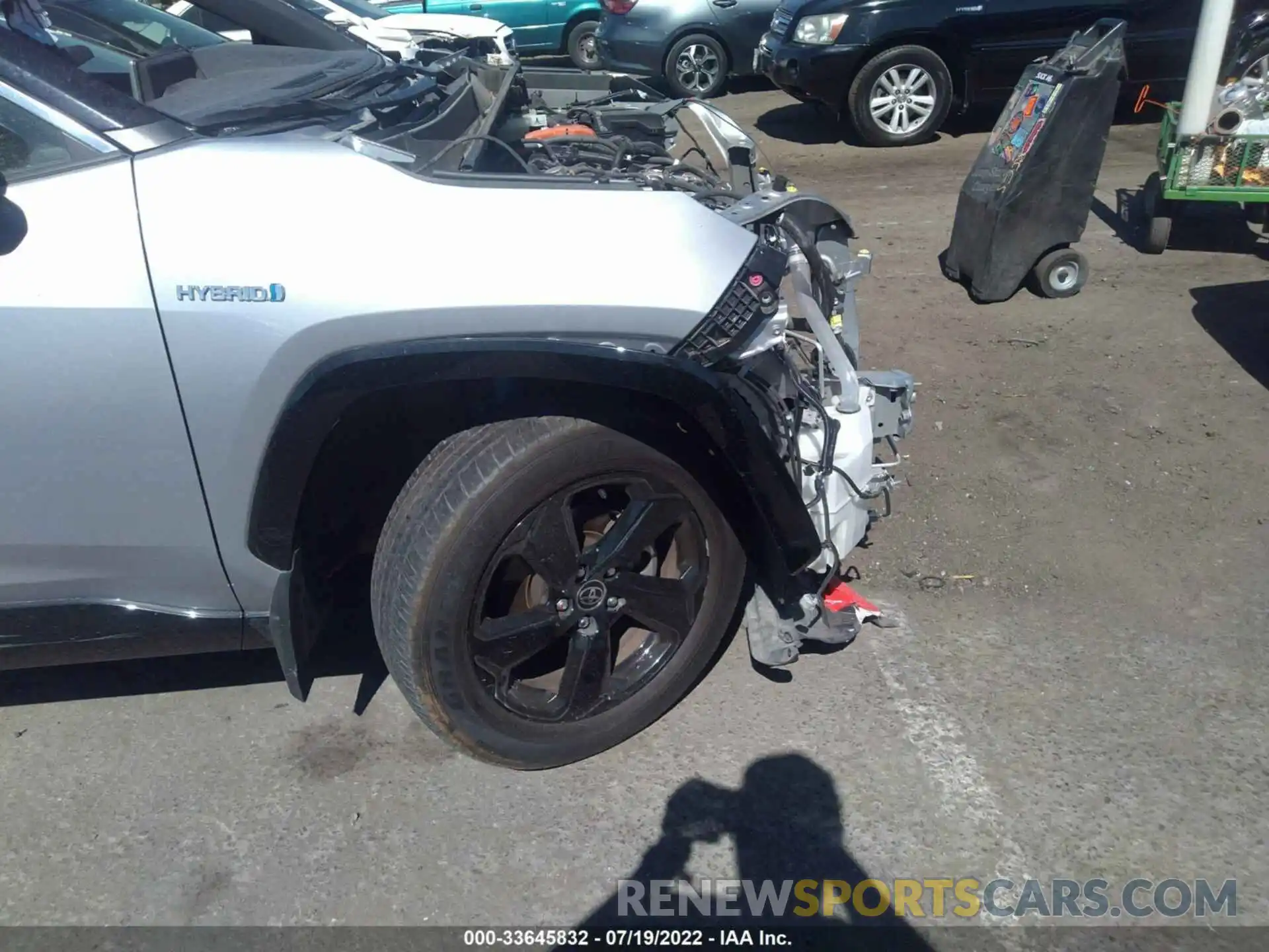 15 Photograph of a damaged car JTMEWRFV4LJ042889 TOYOTA RAV4 2020