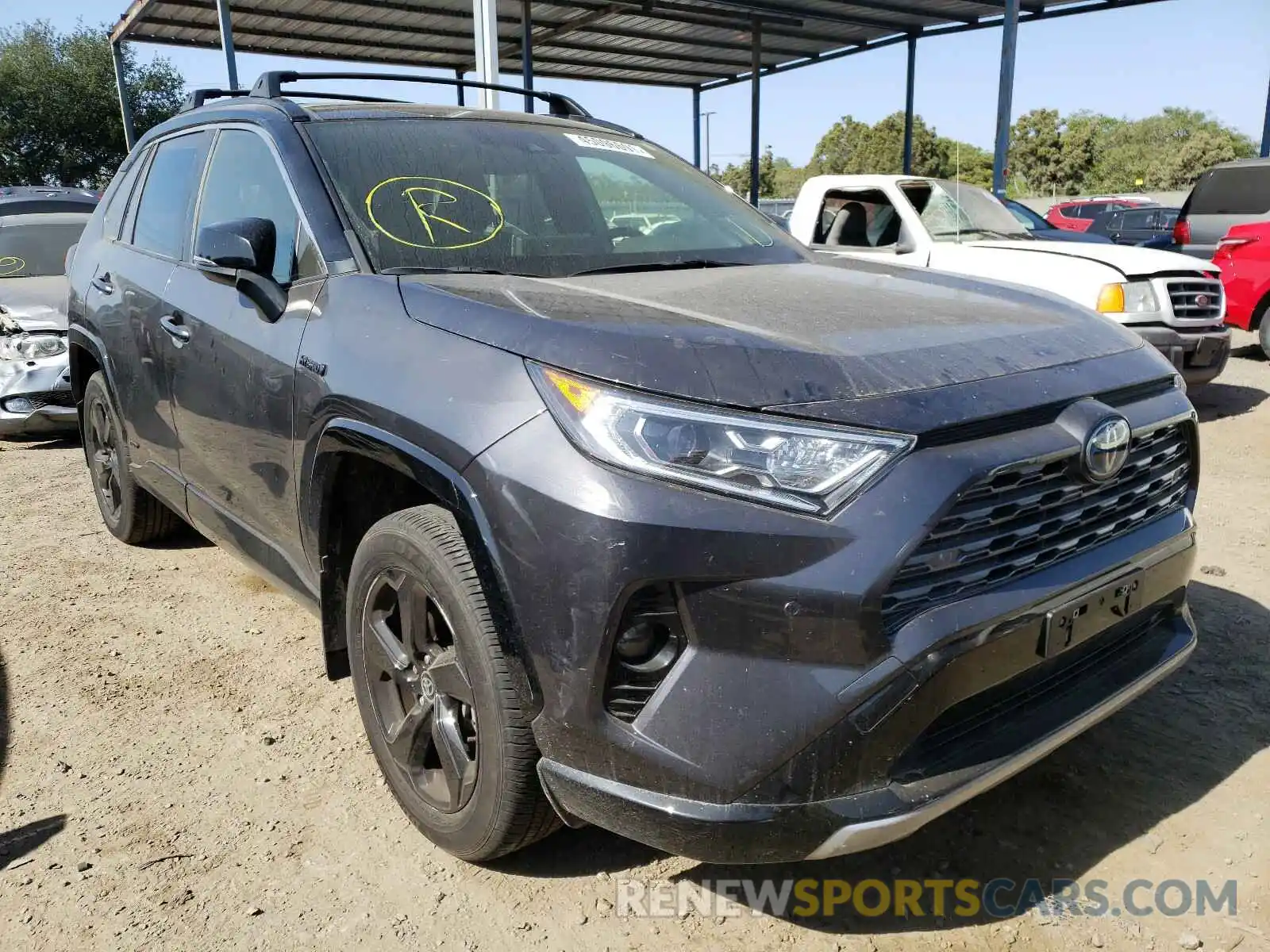 1 Photograph of a damaged car JTMEWRFV5LJ033571 TOYOTA RAV4 2020