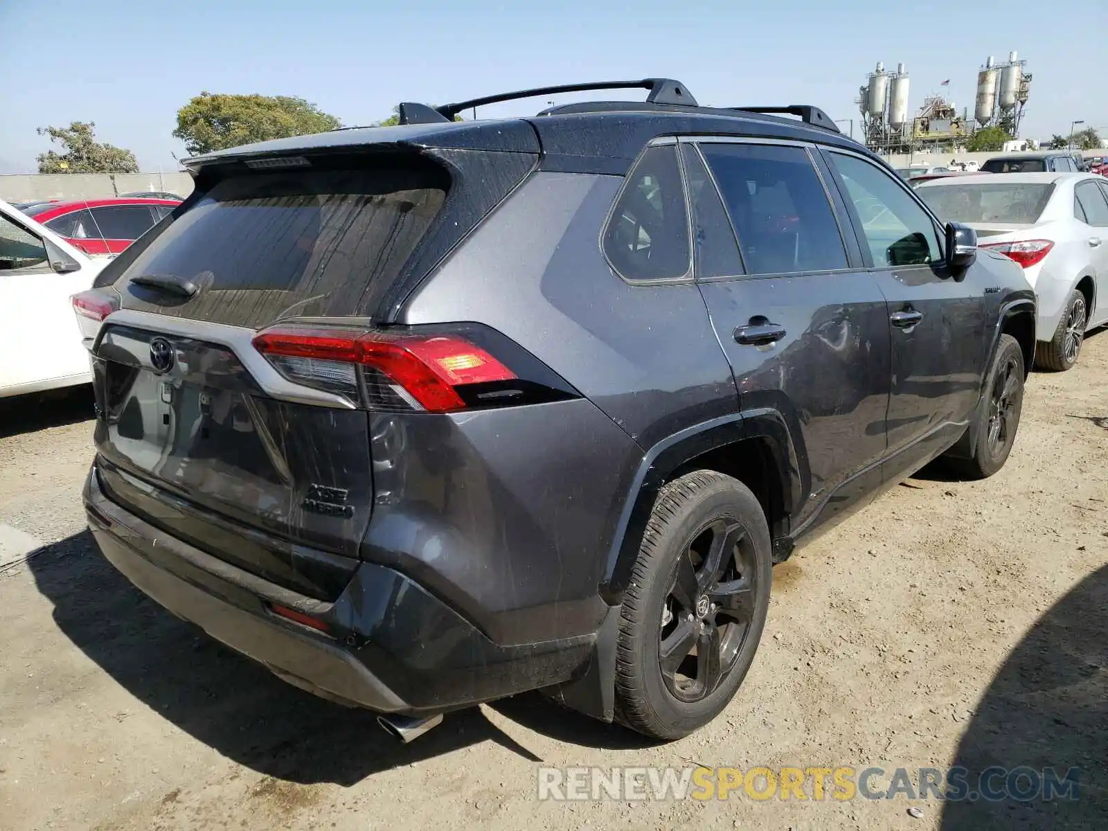 4 Photograph of a damaged car JTMEWRFV5LJ033571 TOYOTA RAV4 2020