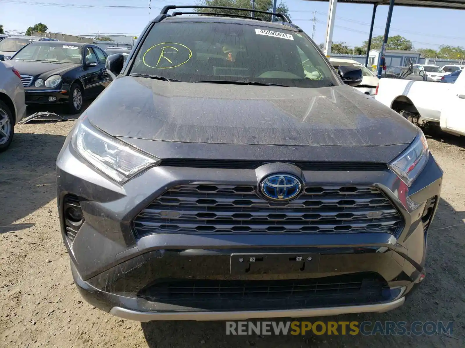 9 Photograph of a damaged car JTMEWRFV5LJ033571 TOYOTA RAV4 2020