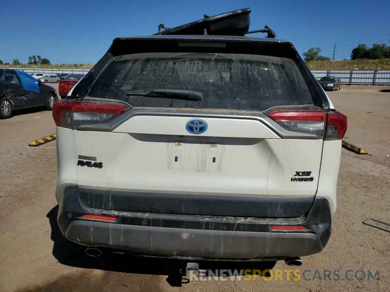 6 Photograph of a damaged car JTMEWRFV6LJ030016 TOYOTA RAV4 2020