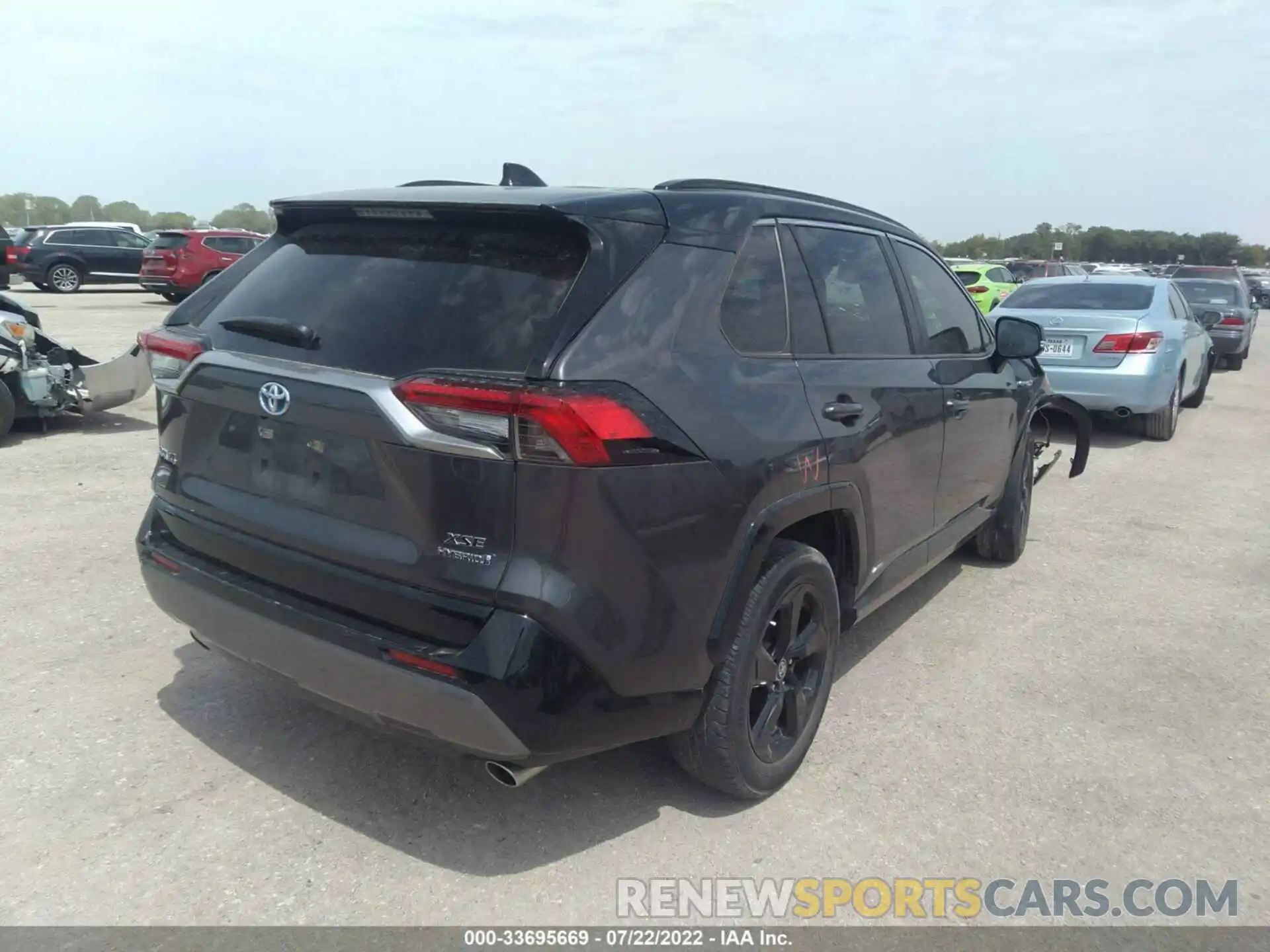 4 Photograph of a damaged car JTMEWRFV6LJ036625 TOYOTA RAV4 2020