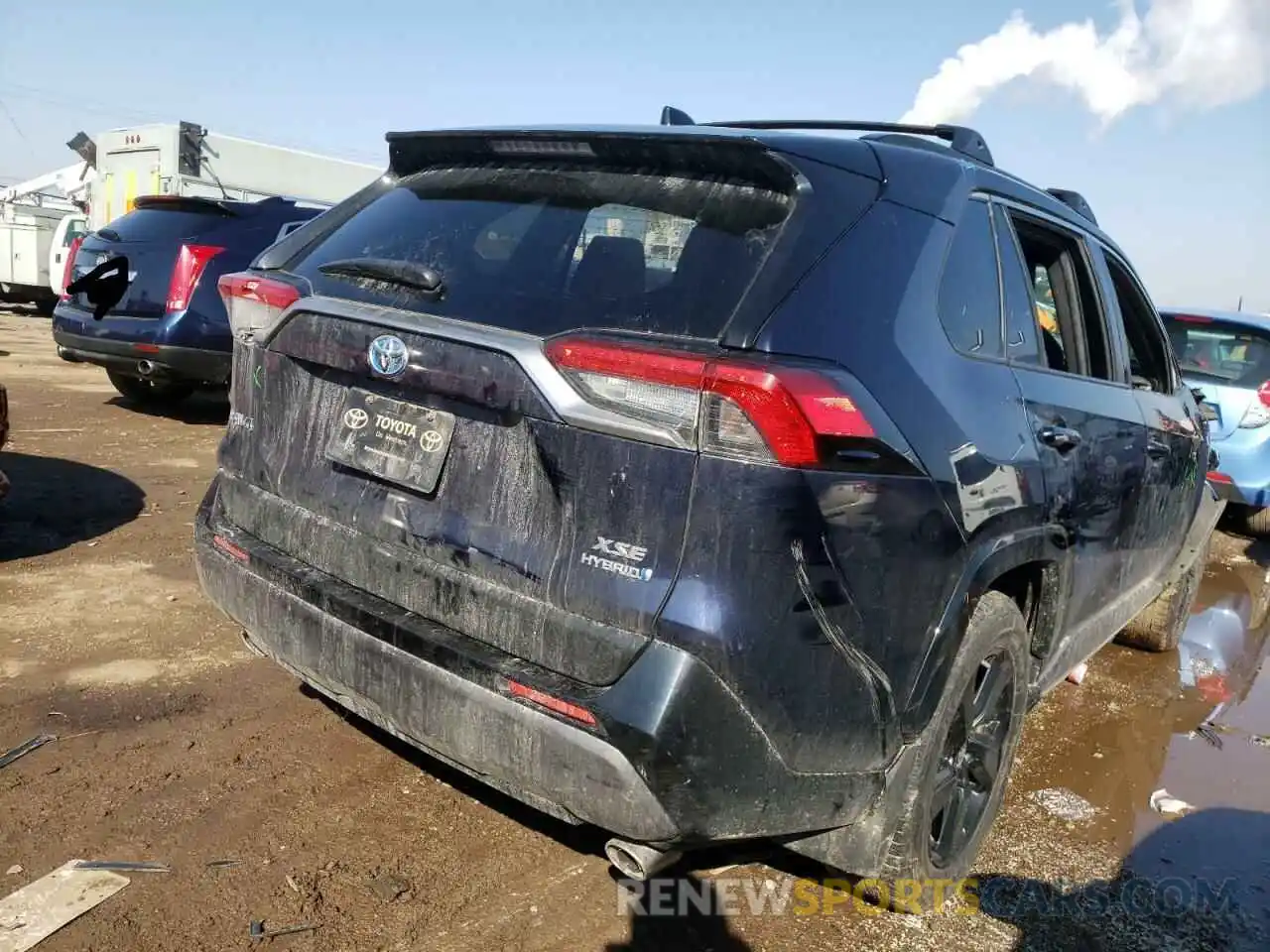 4 Photograph of a damaged car JTMEWRFV6LJ038942 TOYOTA RAV4 2020