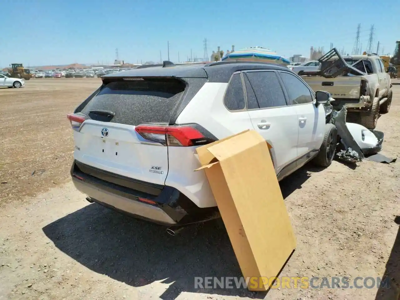 4 Photograph of a damaged car JTMEWRFV6LJ039167 TOYOTA RAV4 2020