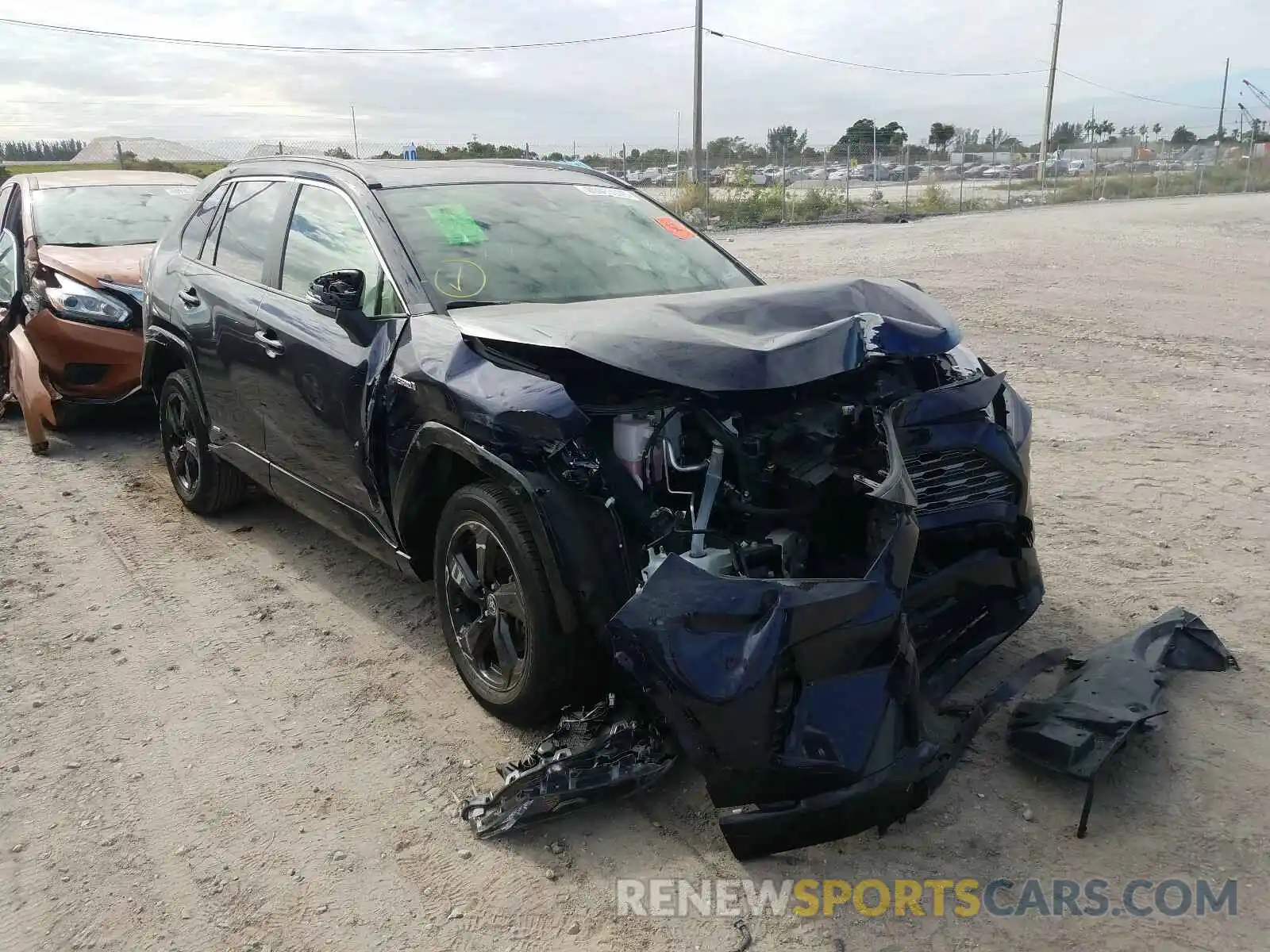 1 Photograph of a damaged car JTMEWRFV6LJ041808 TOYOTA RAV4 2020