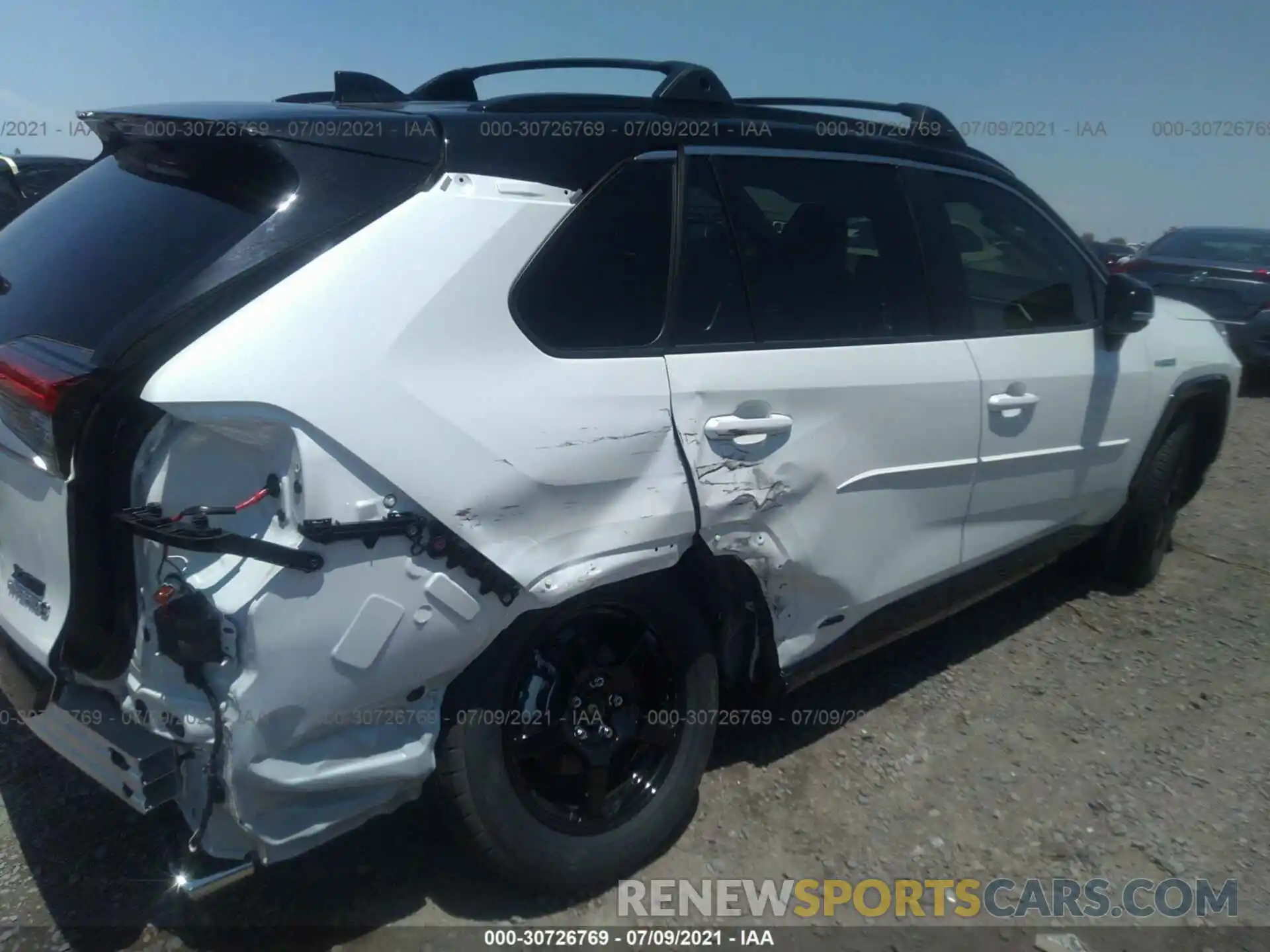 6 Photograph of a damaged car JTMEWRFV7LD532418 TOYOTA RAV4 2020