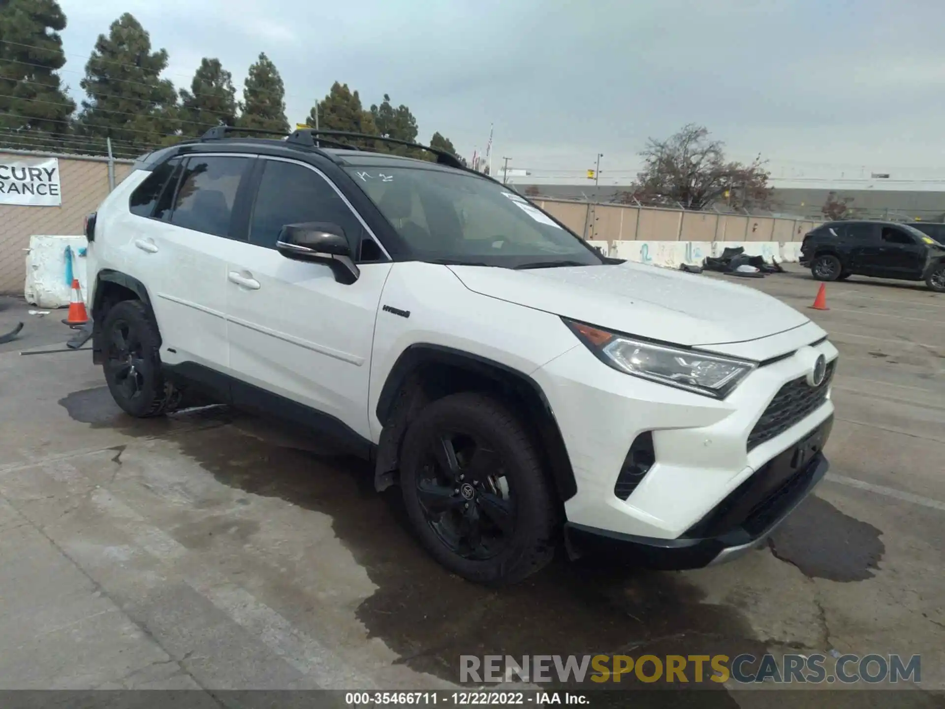 1 Photograph of a damaged car JTMEWRFV8LD535473 TOYOTA RAV4 2020