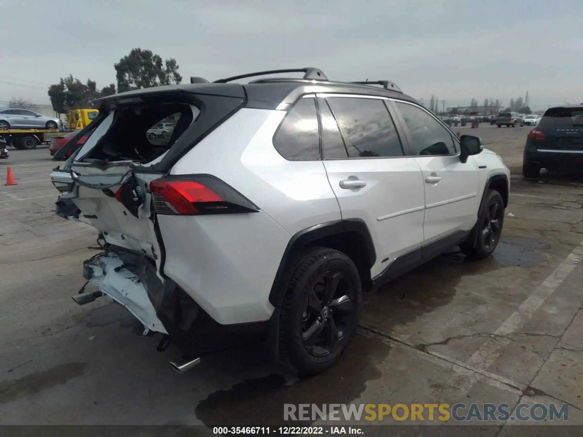 4 Photograph of a damaged car JTMEWRFV8LD535473 TOYOTA RAV4 2020