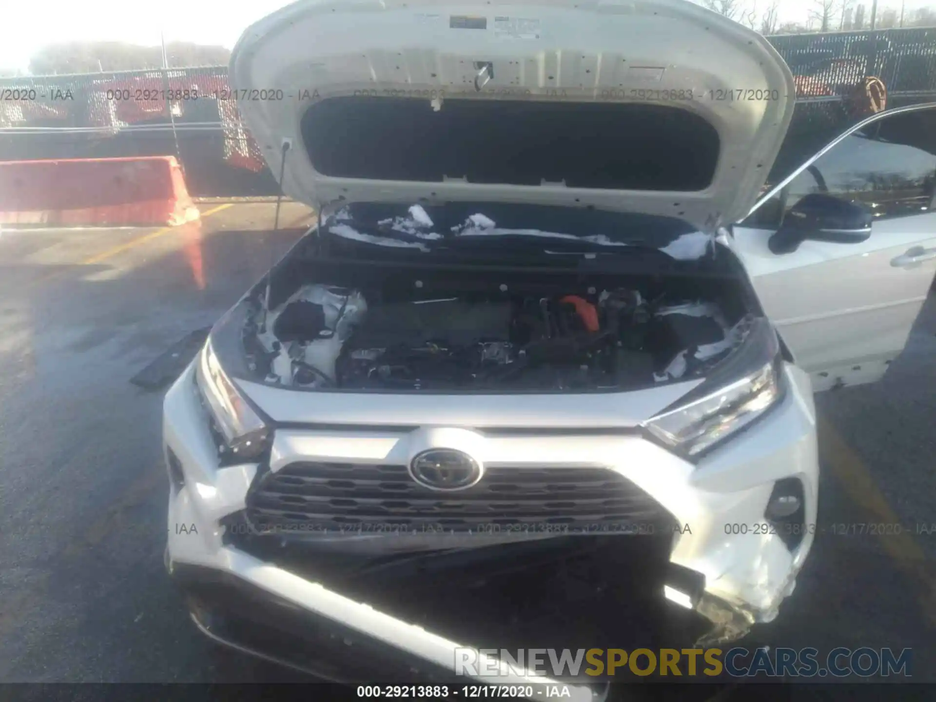 10 Photograph of a damaged car JTMEWRFV8LJ030776 TOYOTA RAV4 2020