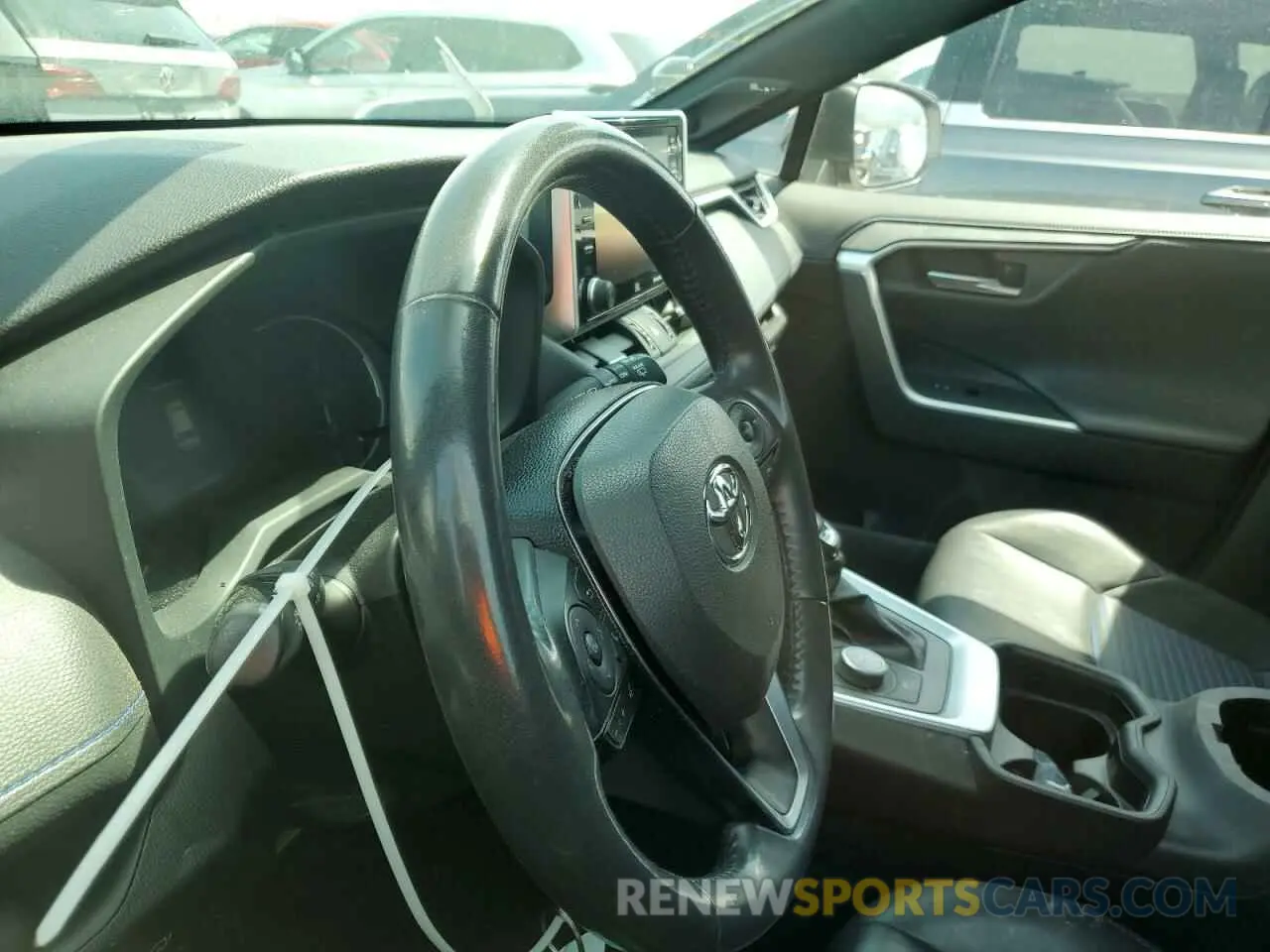 9 Photograph of a damaged car JTMEWRFV8LJ035525 TOYOTA RAV4 2020