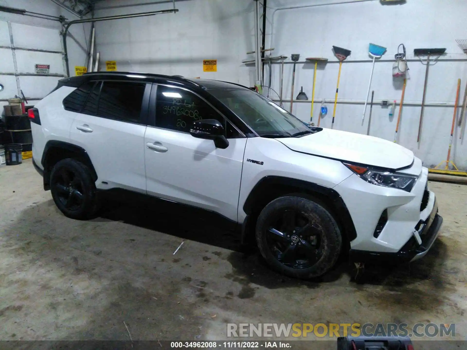 1 Photograph of a damaged car JTMEWRFV8LJ042538 TOYOTA RAV4 2020