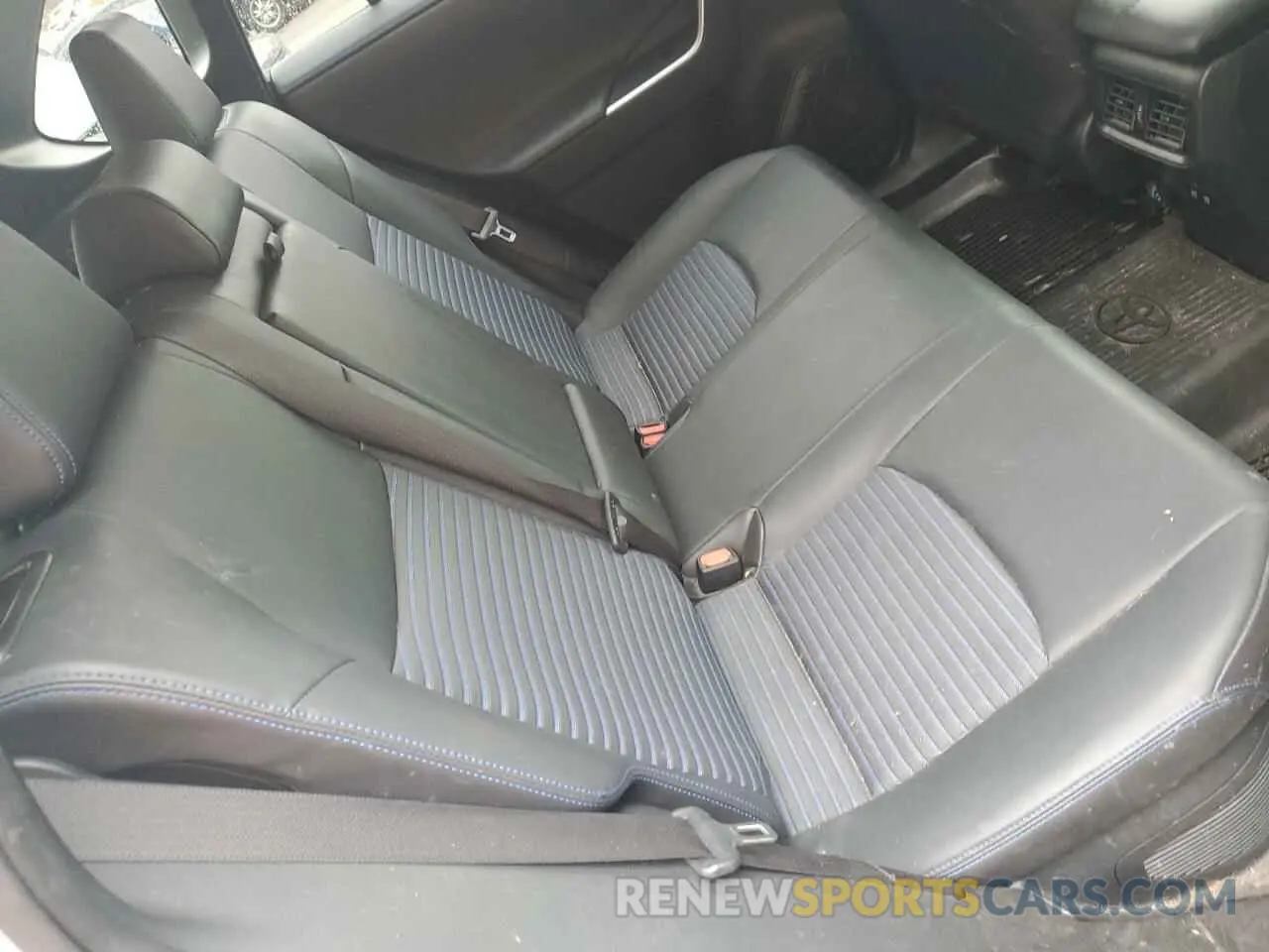 11 Photograph of a damaged car JTMEWRFVXLD537676 TOYOTA RAV4 2020