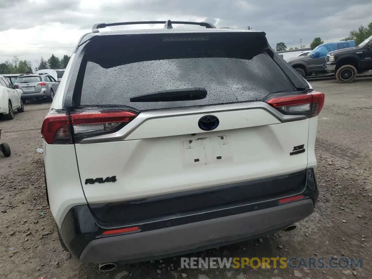 6 Photograph of a damaged car JTMEWRFVXLD537676 TOYOTA RAV4 2020